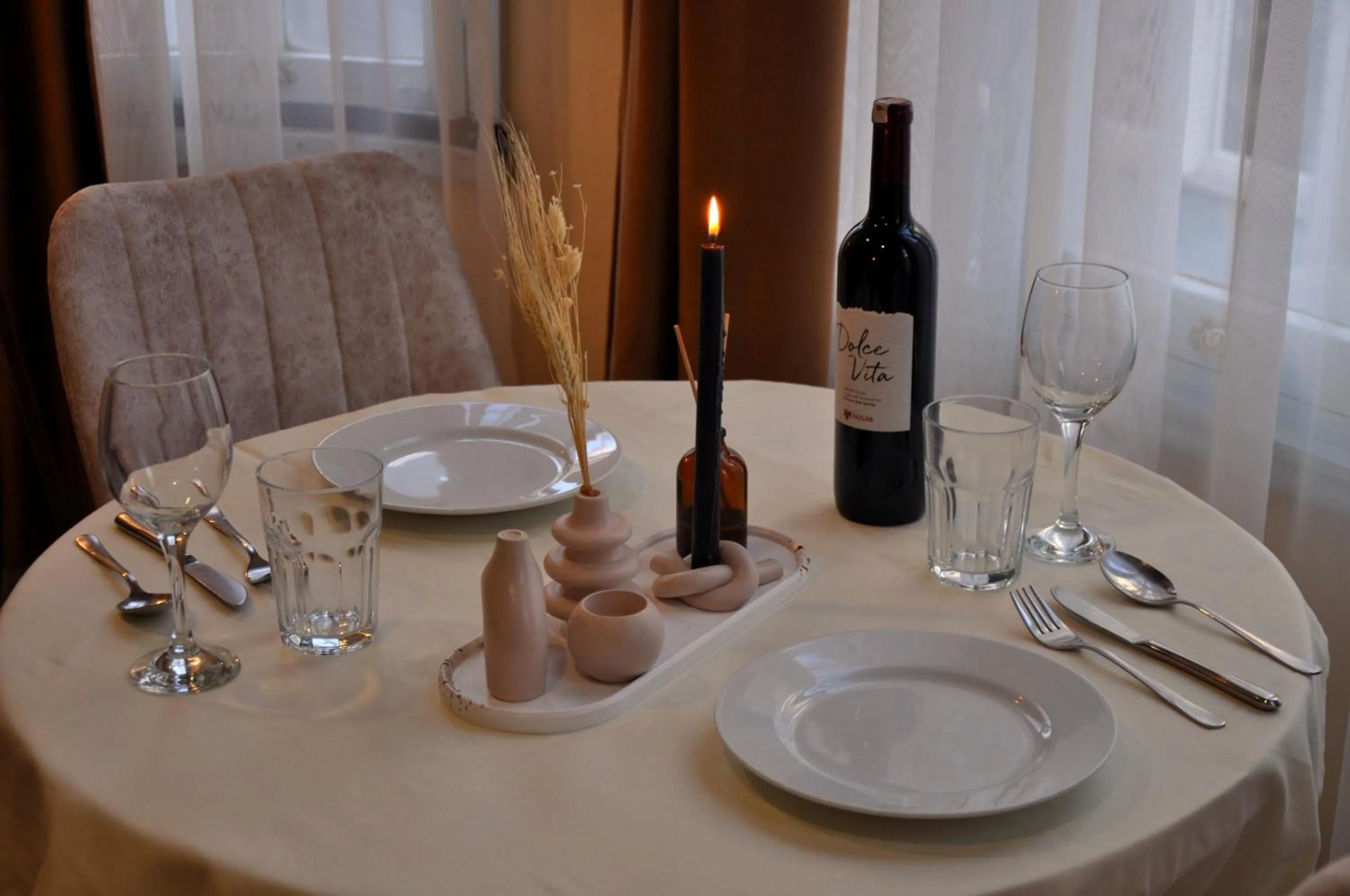 Dining area in Golden Door Hotel