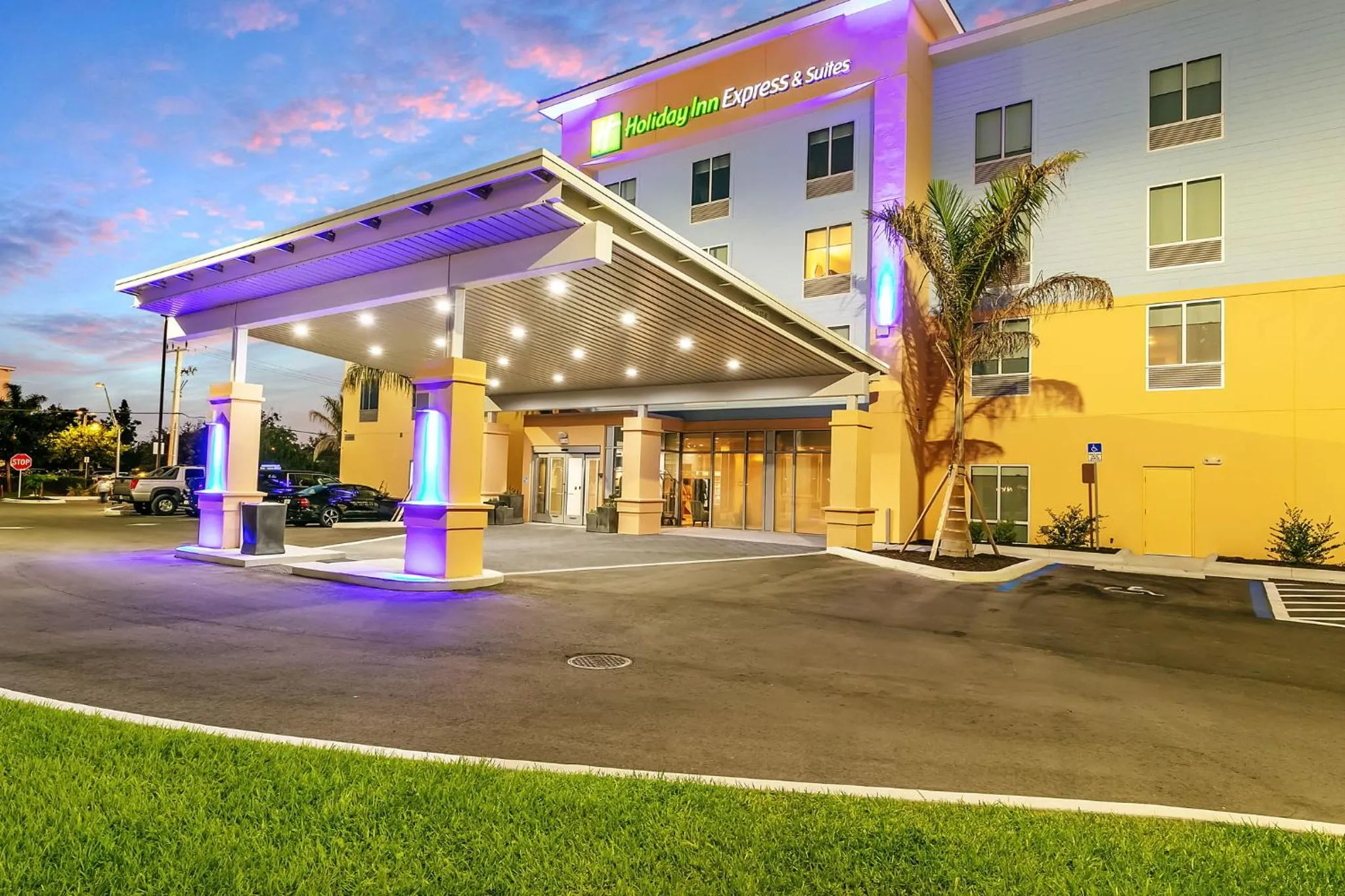 Property building in Holiday Inn Express and Suites - Nokomis - Sarasota South