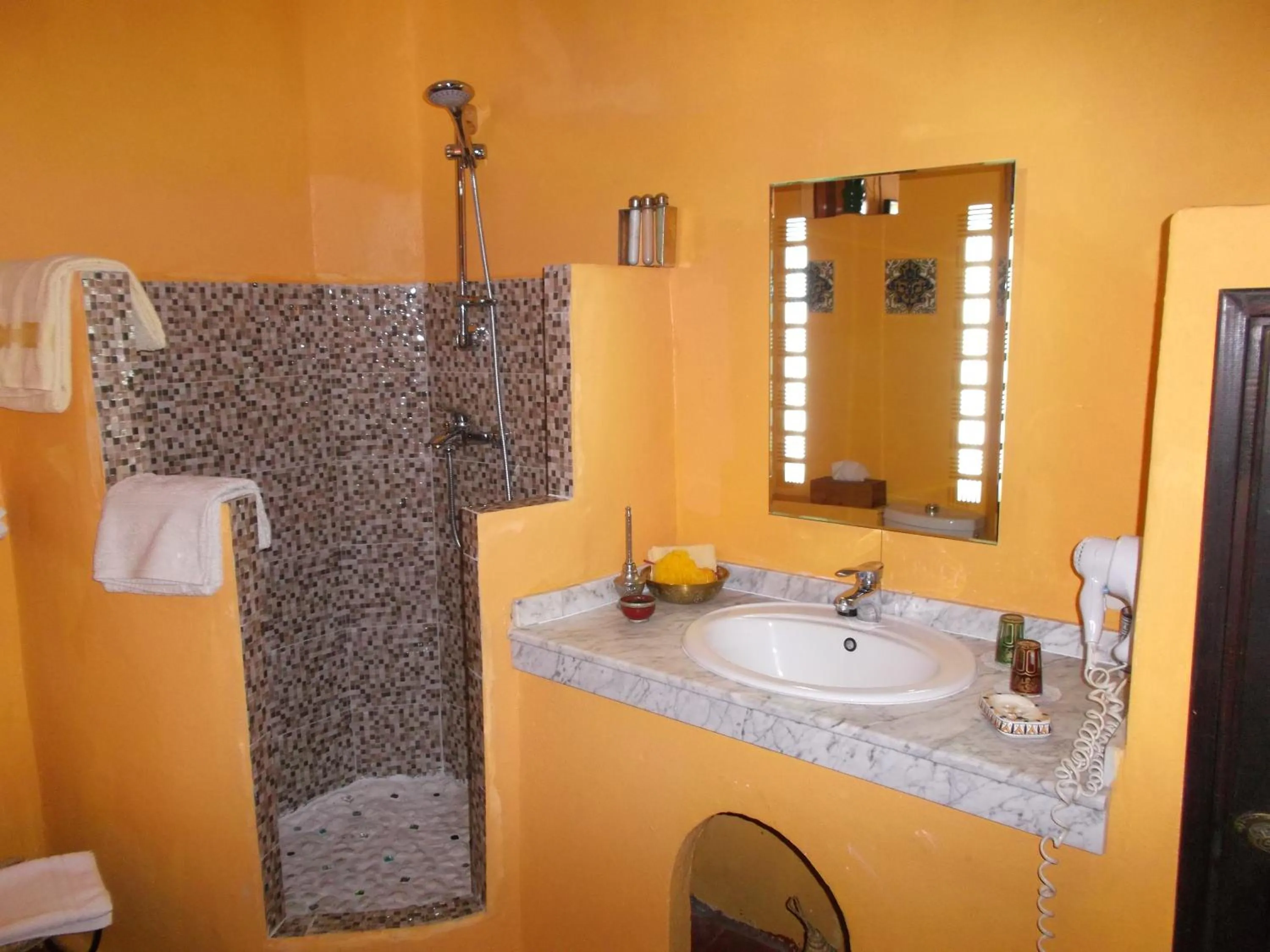 Shower in Dar Sultan