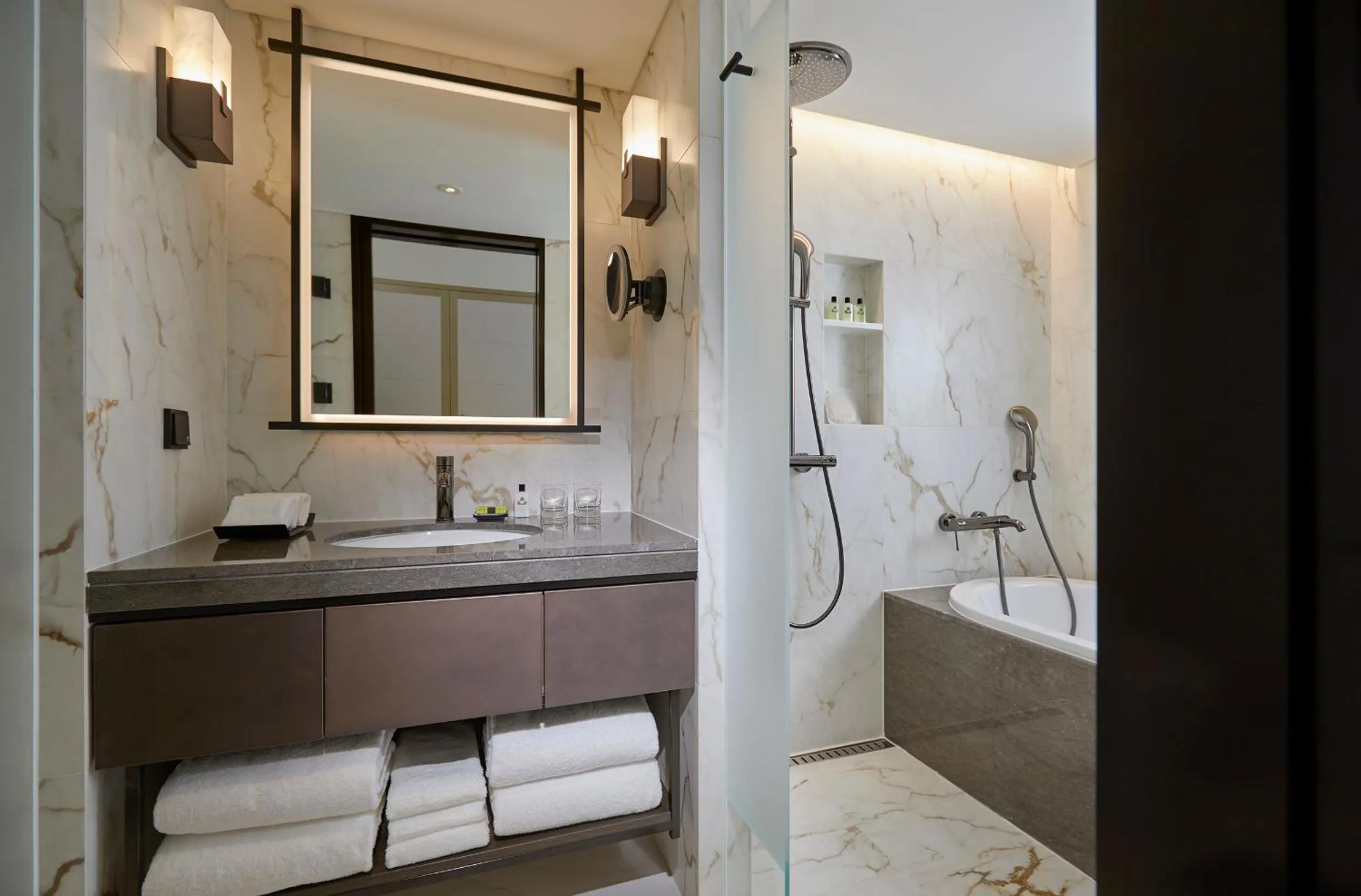 Bathroom in Grand InterContinental Seoul Parnas by IHG