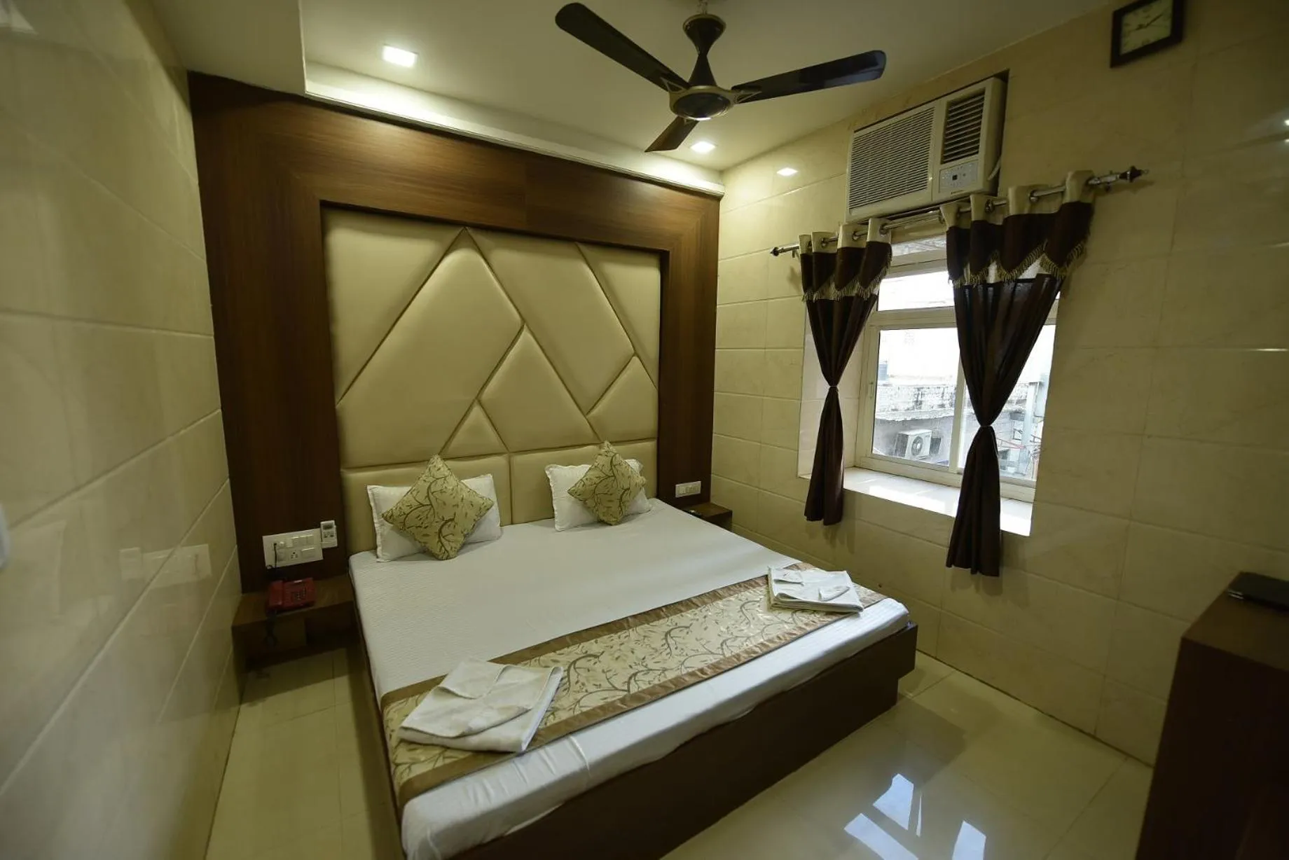 Bed in BABA GUEST HOUSE AJMER