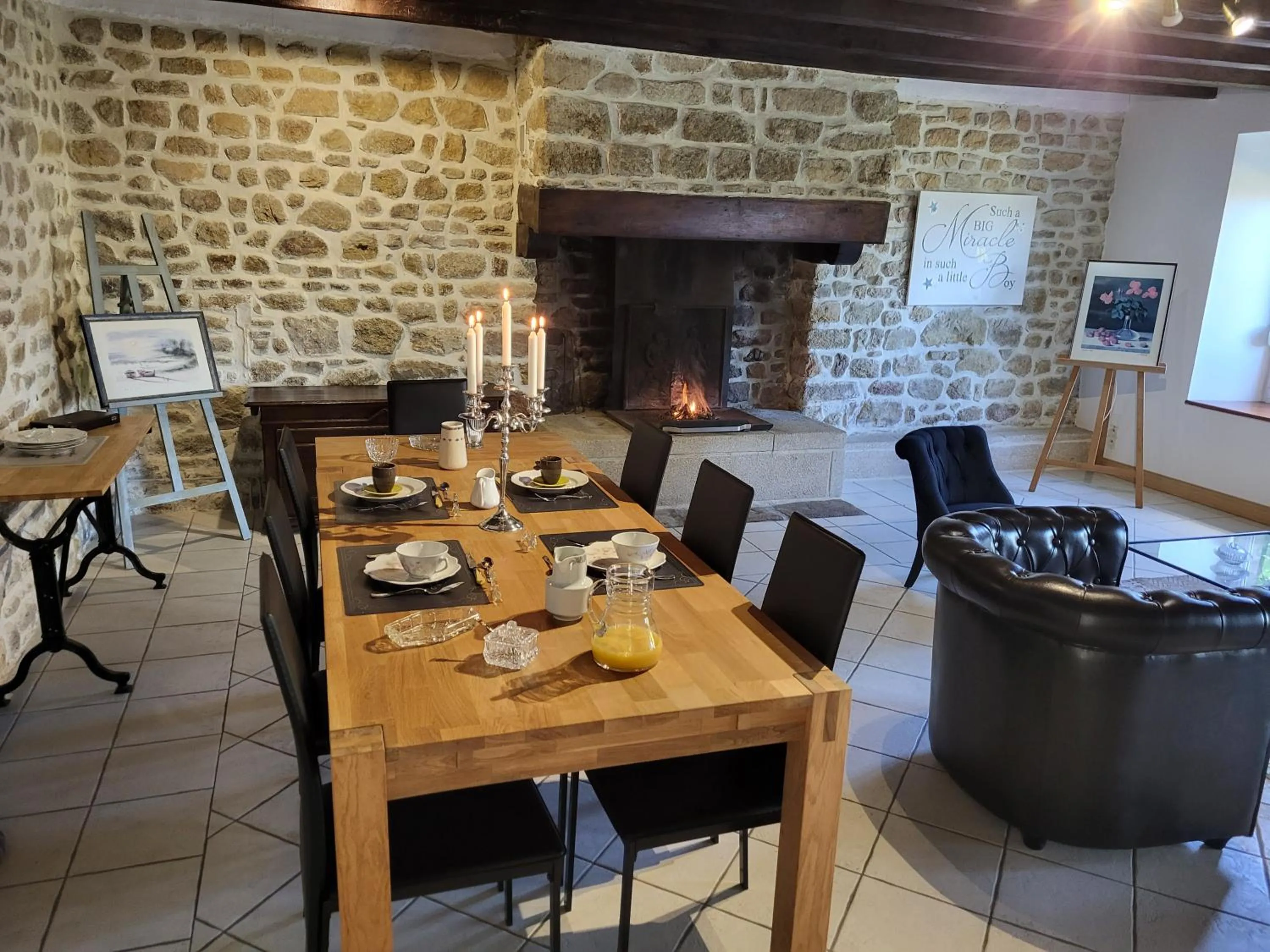 Dining area in La Fée des Greves