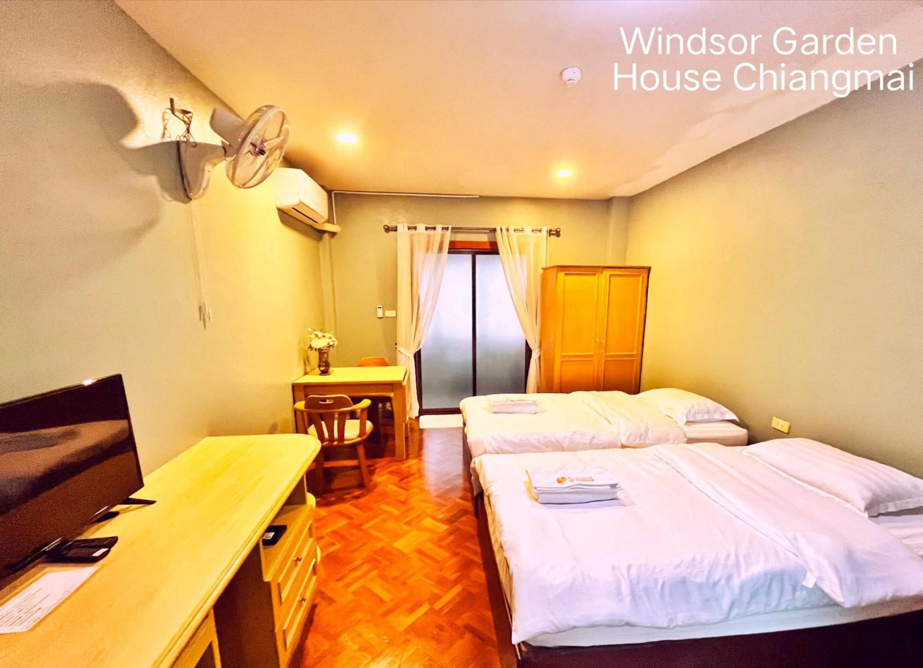 Photo of the whole room in Windsor Garden House Chiangmai