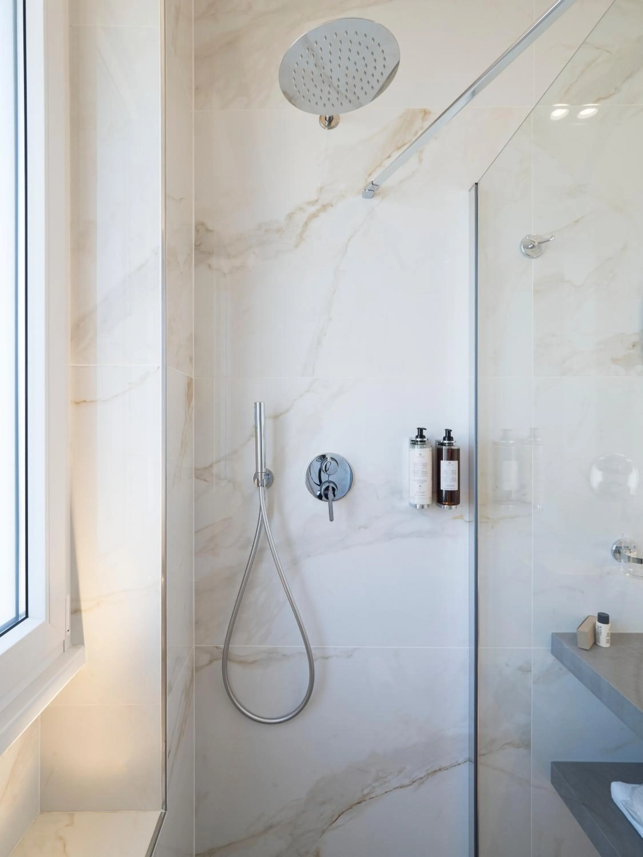 Shower in Savoia Rooms Roma