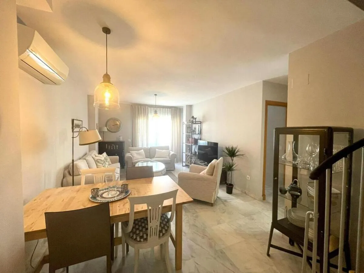 Dining area in Calu Homes Duplex cerca playa de Huelin
