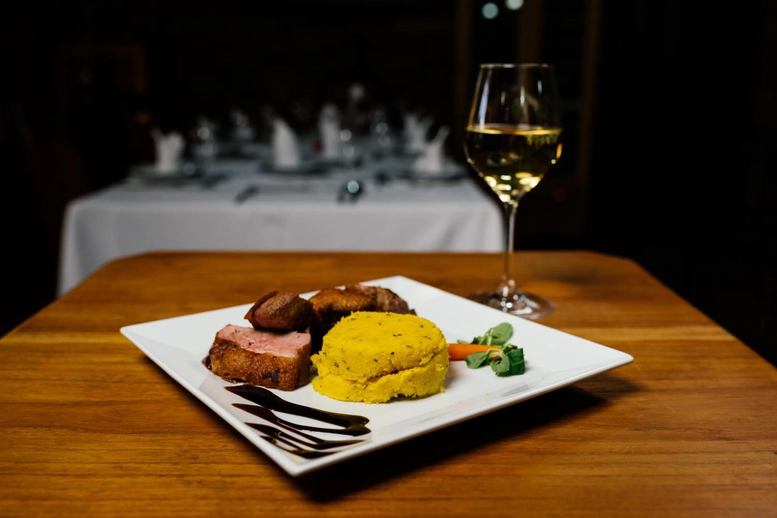 Restaurant/places to eat in Hotel Picok