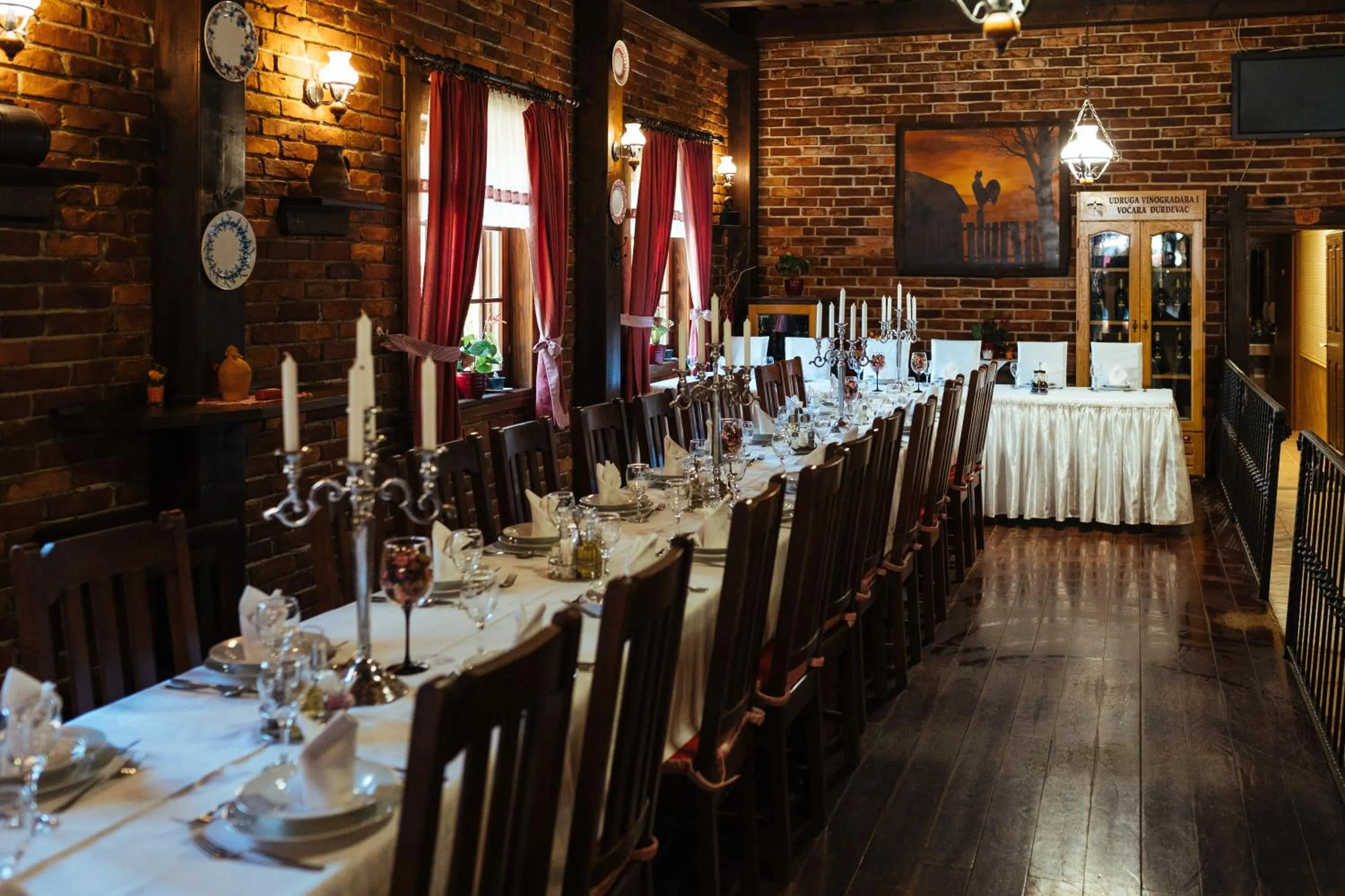 Restaurant/places to eat in Hotel Picok