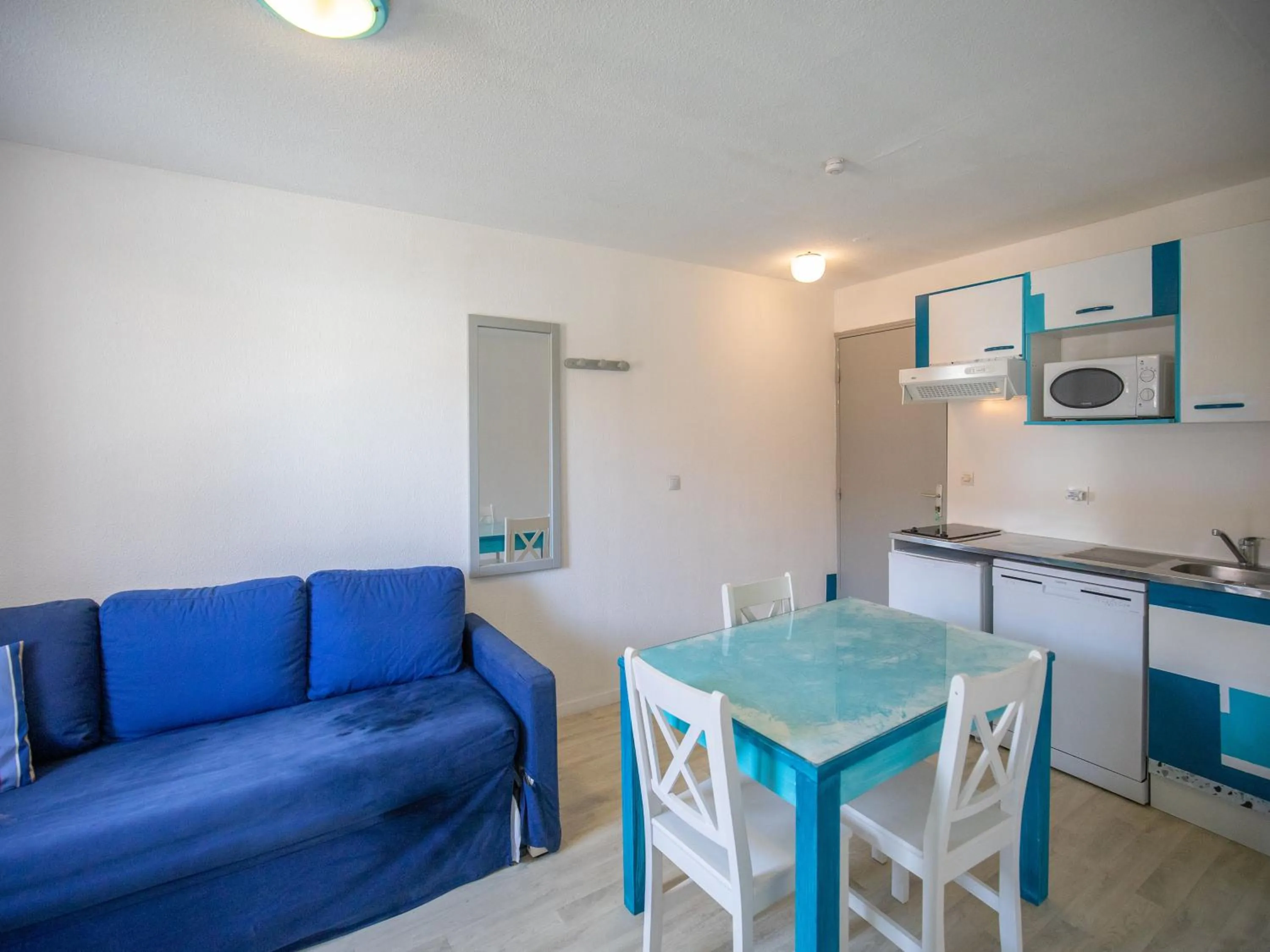 Kitchen or kitchenette in Vacancéole - les villas du lac