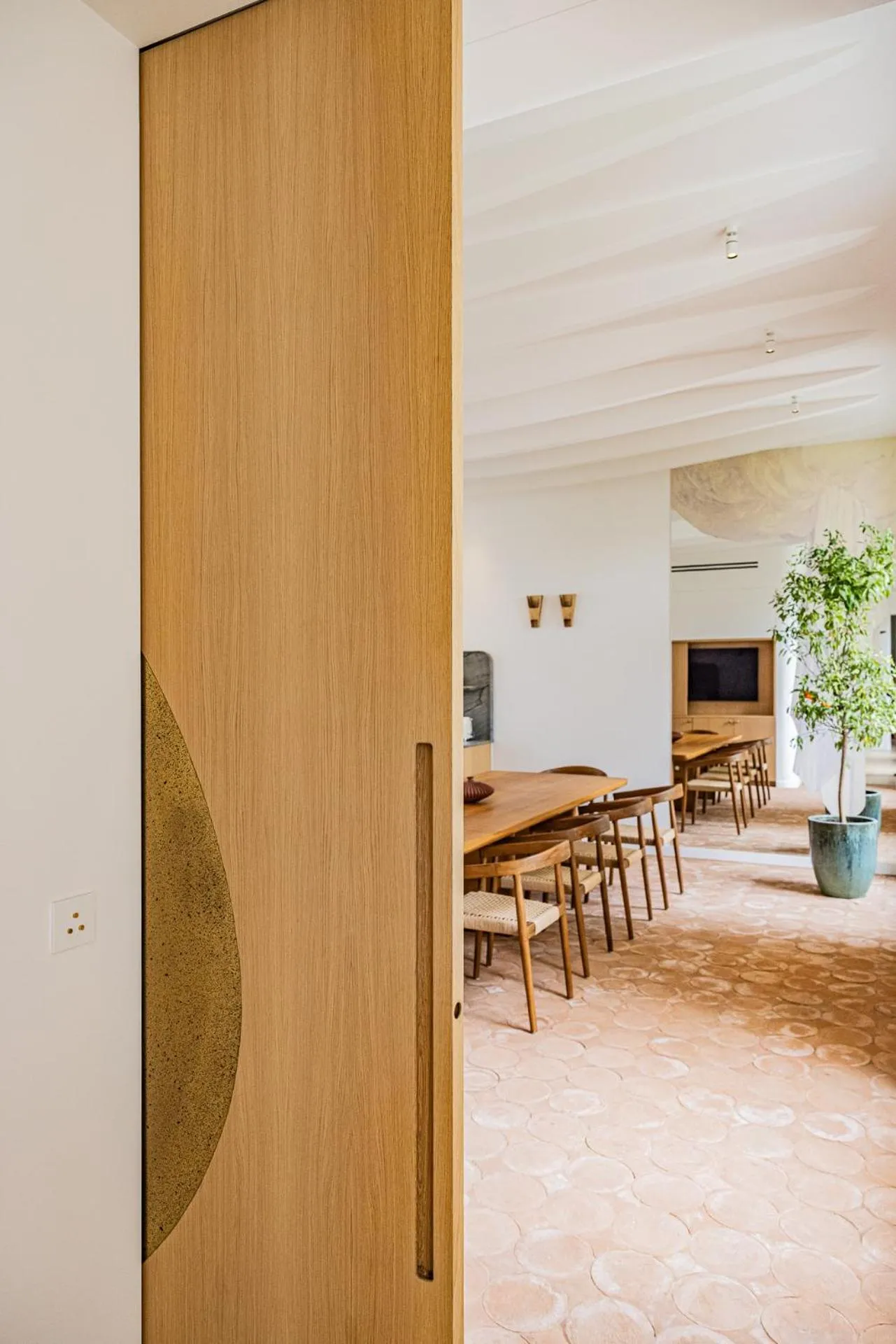 Dining area in 1.75 Paris La Source