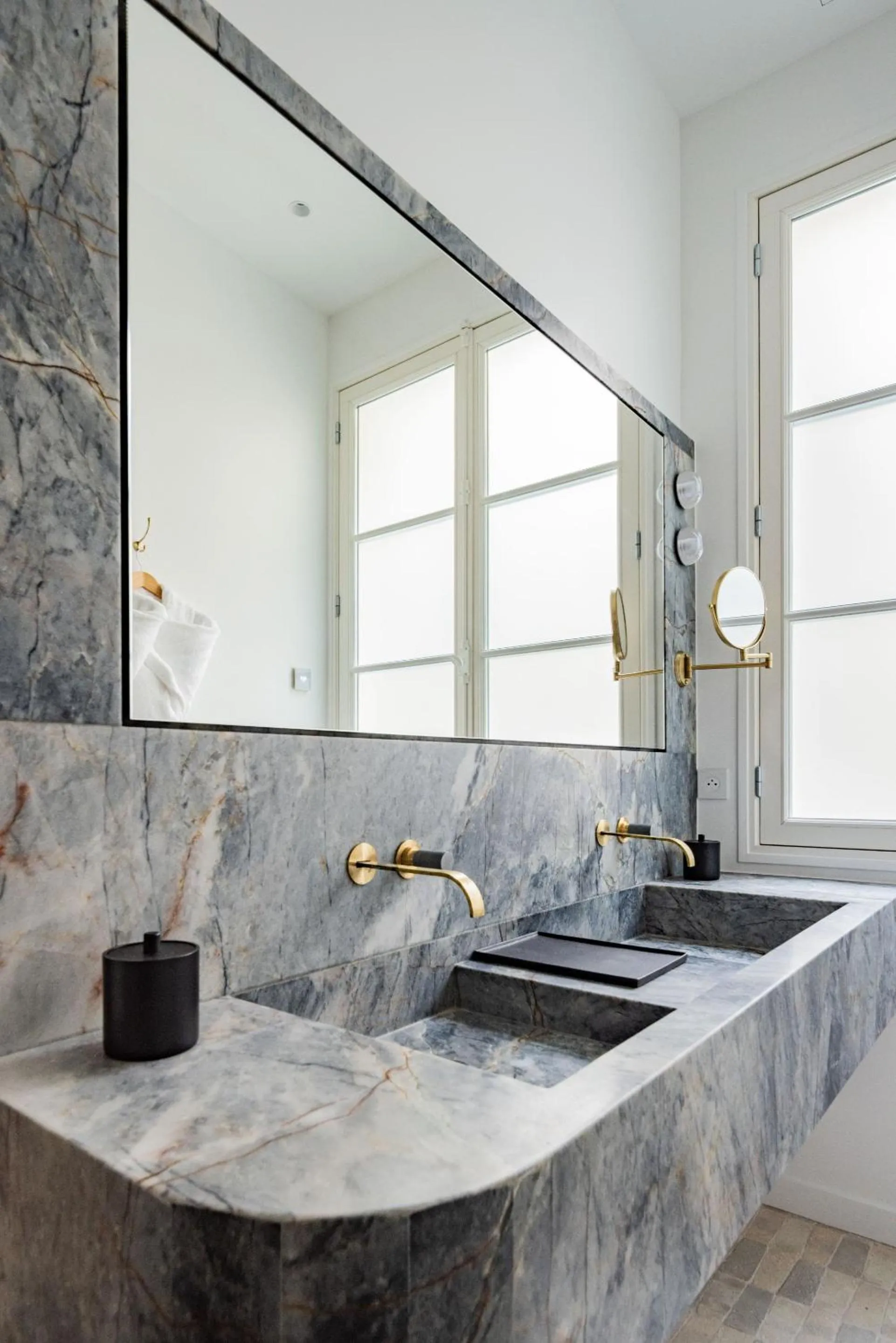 Bathroom in 1.75 Paris La Source