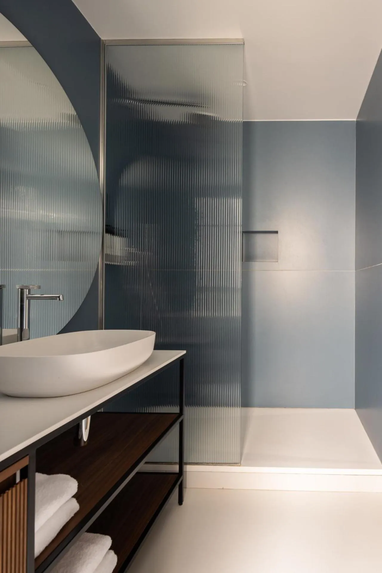 Bathroom in 1.75 Paris La Source