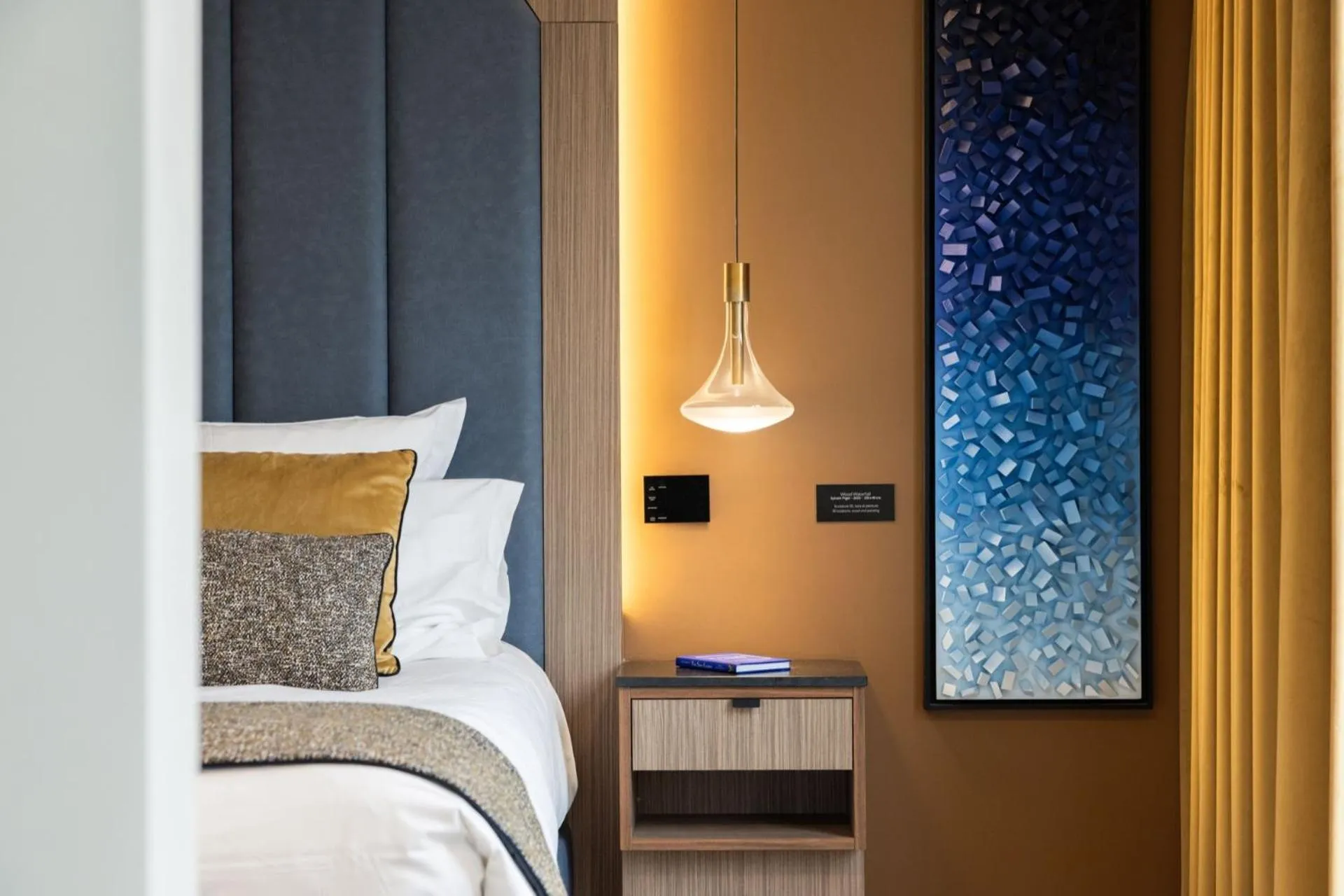 Bedroom, Bed in 1.75 Paris La Source