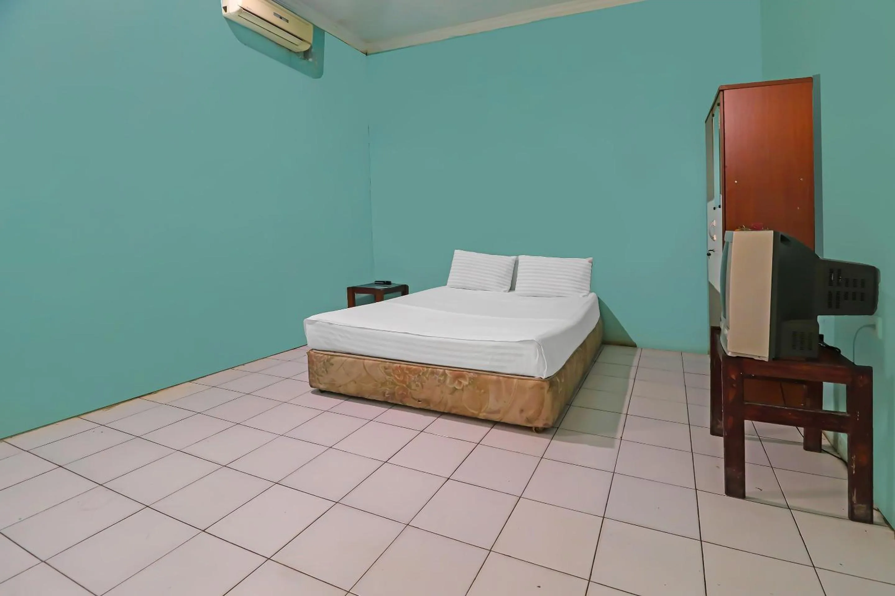 Bedroom in Hotel O Wisma Permata Syariah