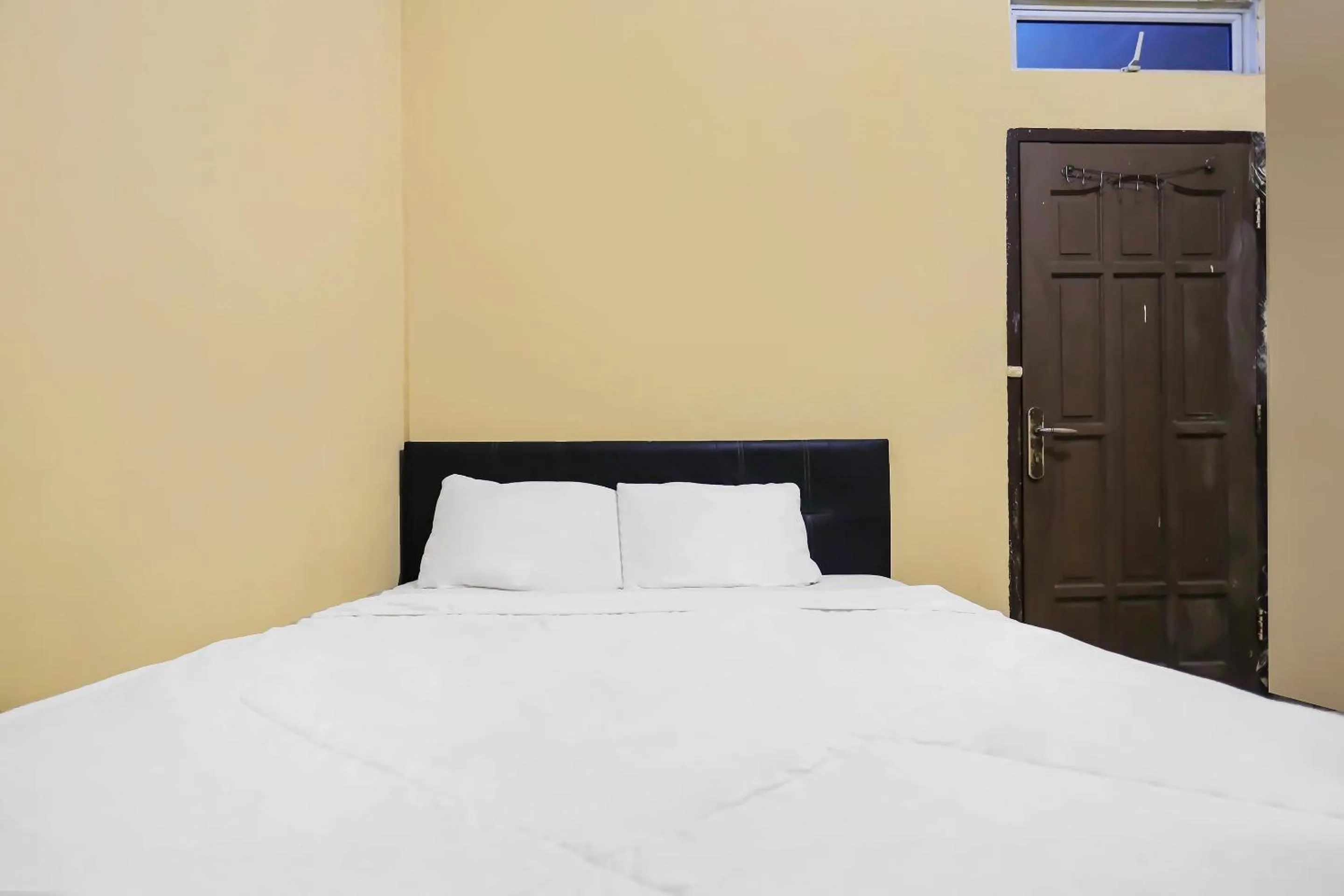 Bedroom, Bed in Hotel O Pelita Satu