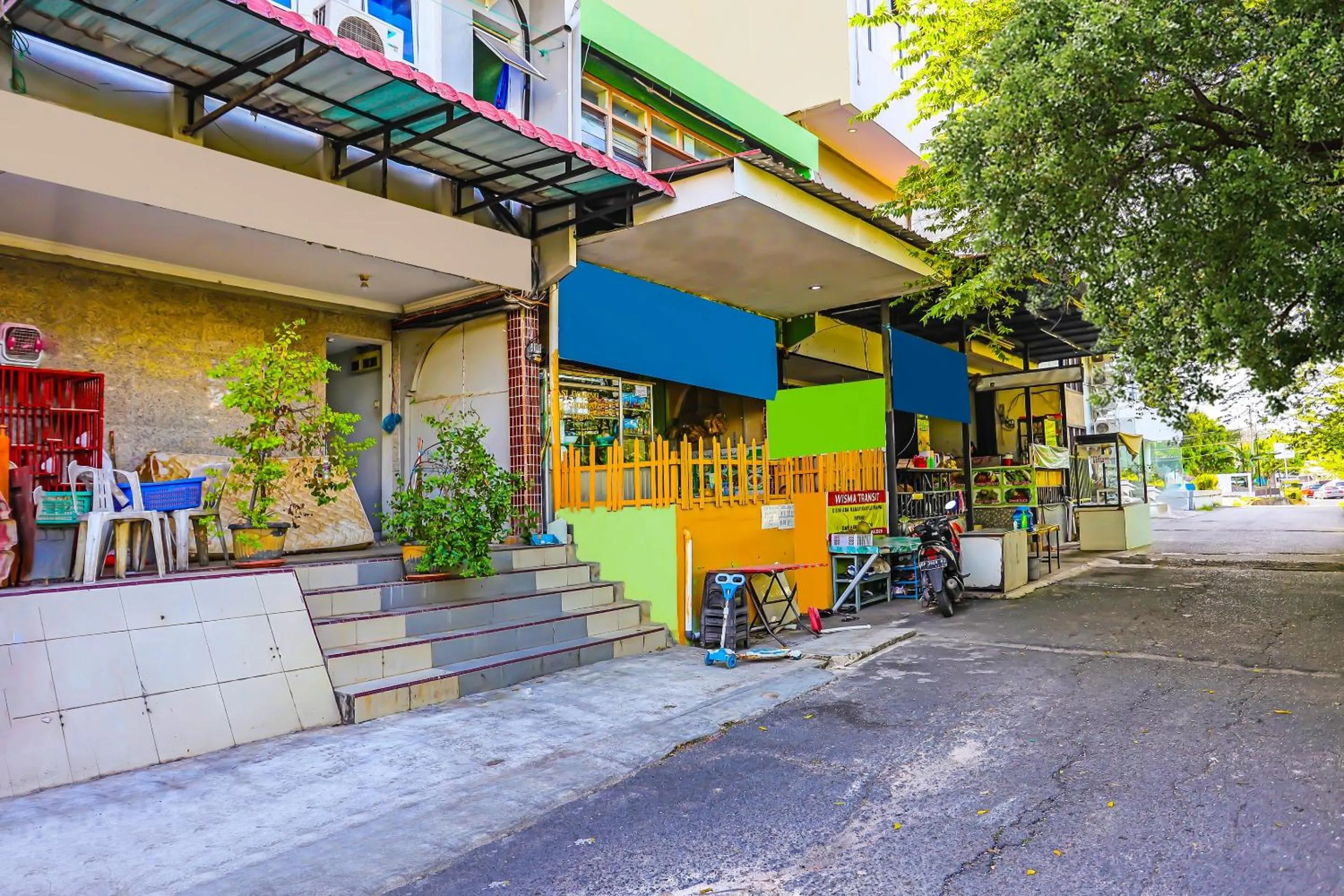 Facade/entrance in Hotel O Pelita Satu