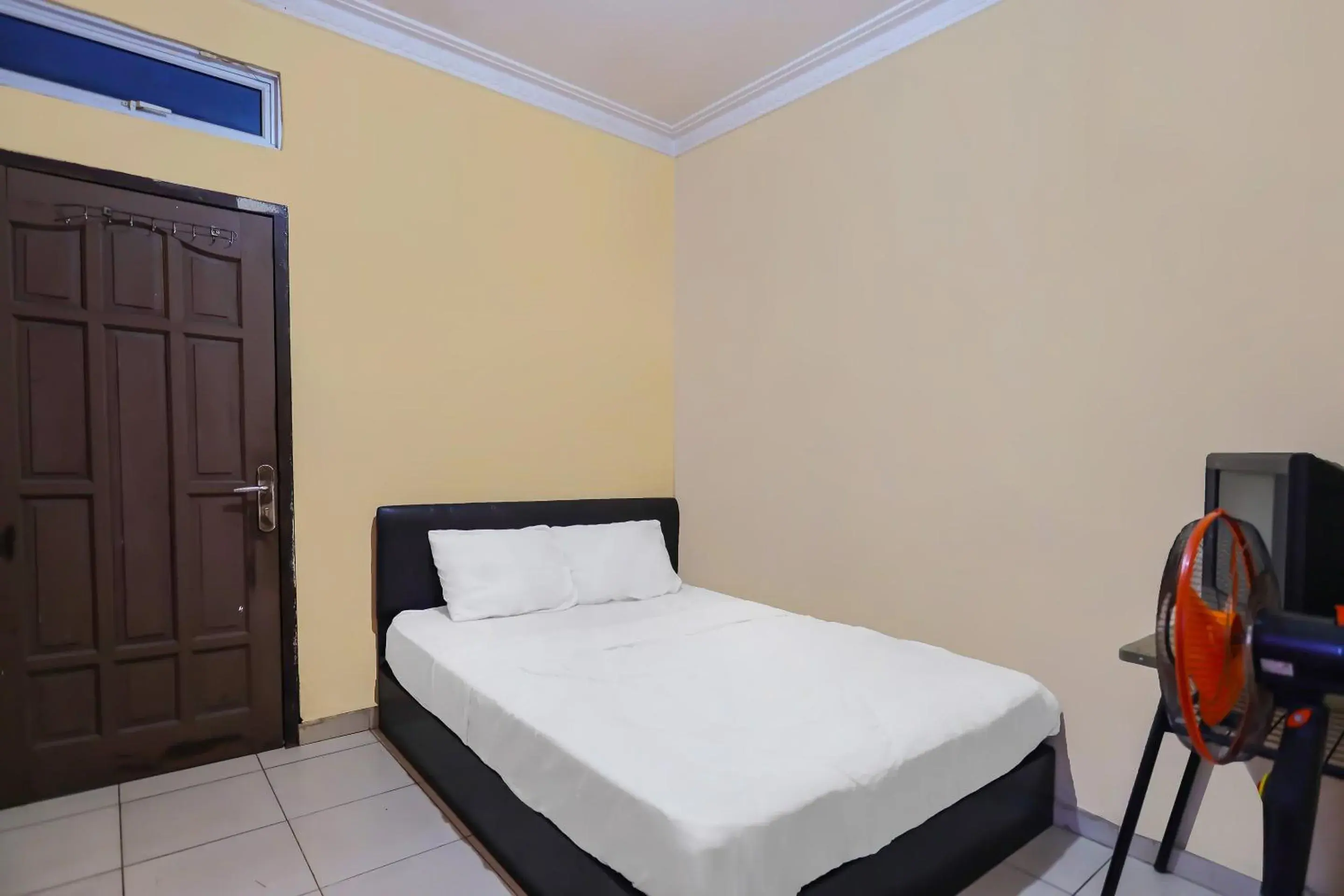 Budget Double Room in Hotel O Pelita Satu Budget Double Room in Hotel O Pelita Satu