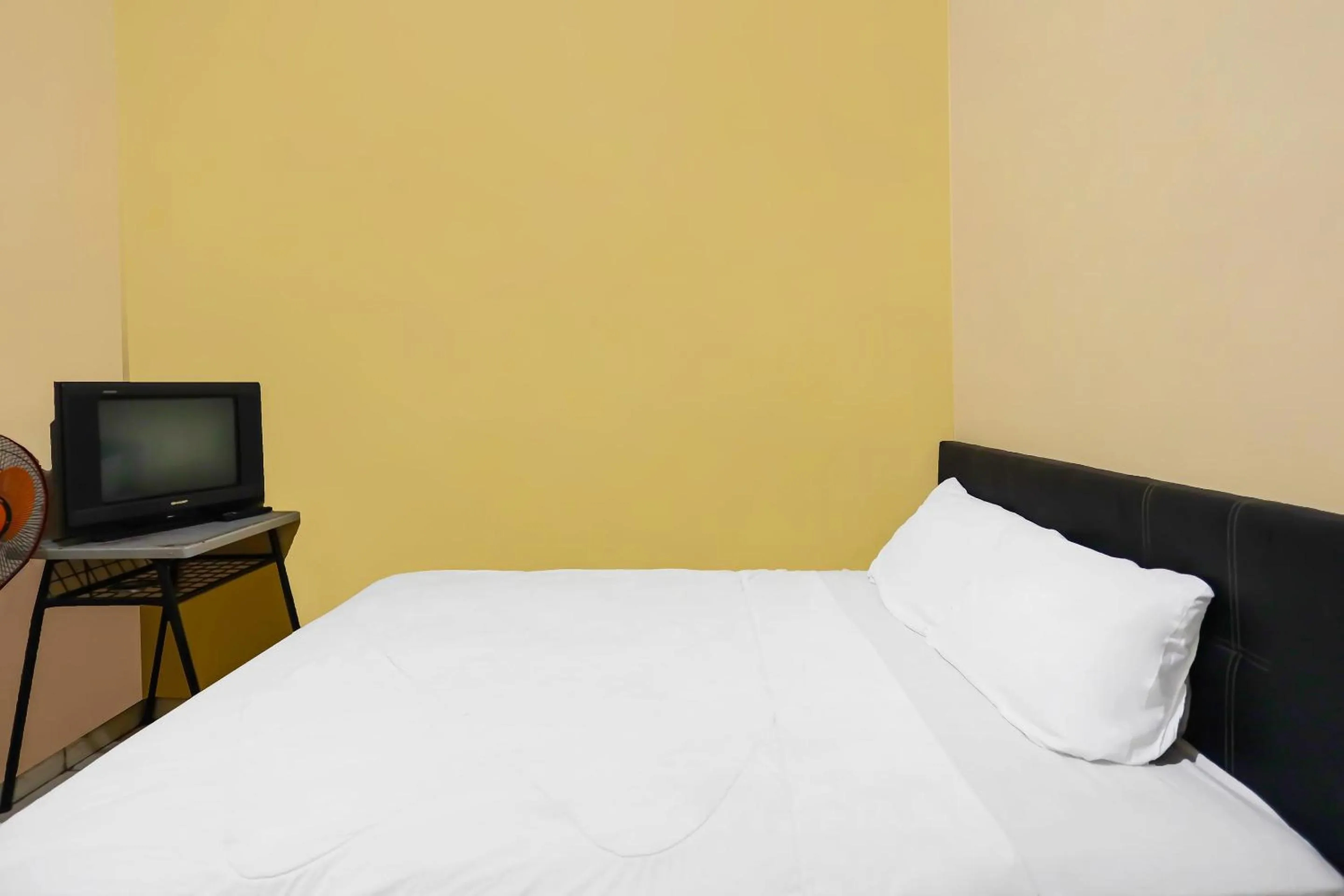 Bedroom, Bed in Hotel O Pelita Satu