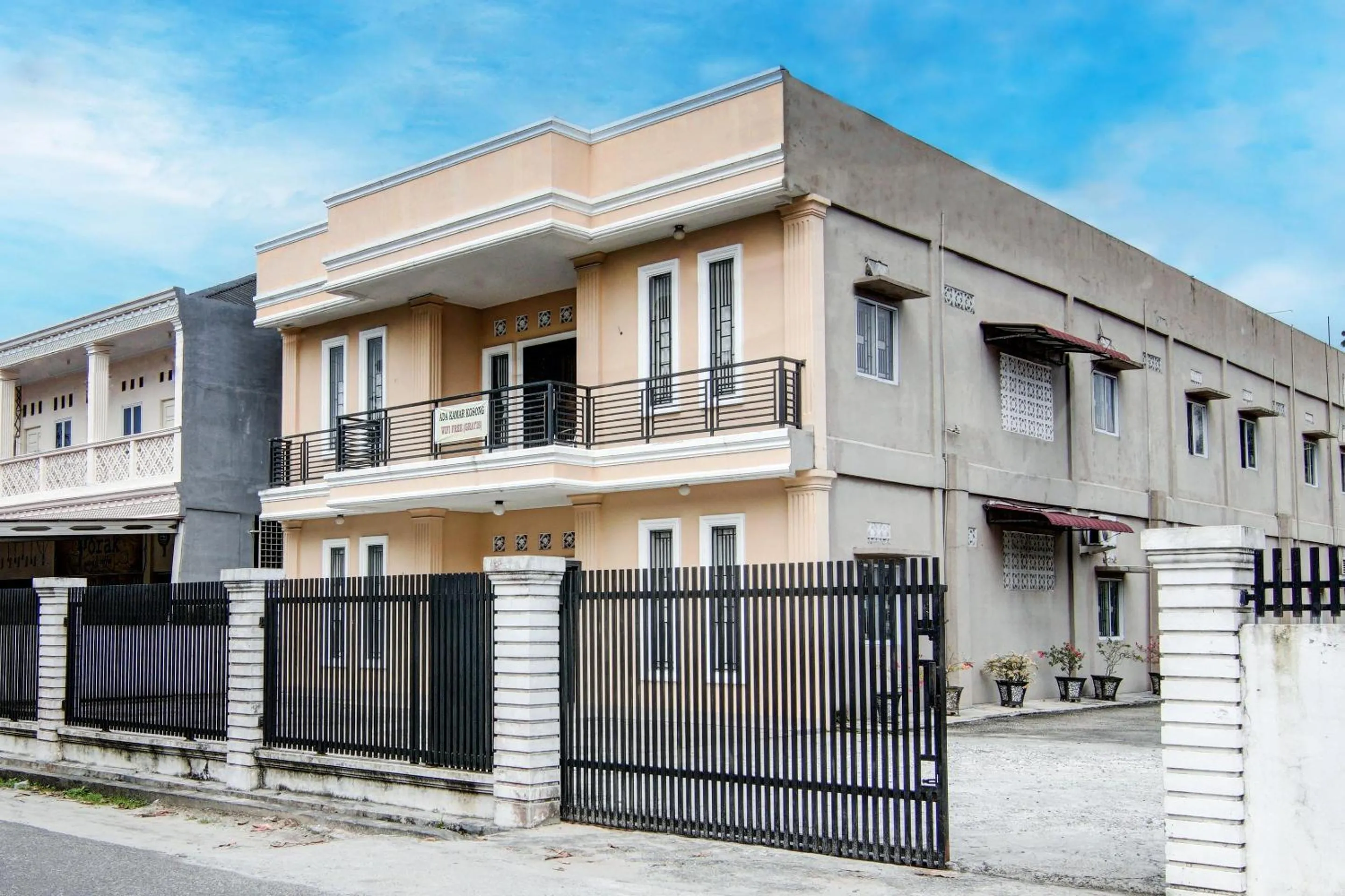 Facade/entrance in Hotel O Pondok Mulia Syariah