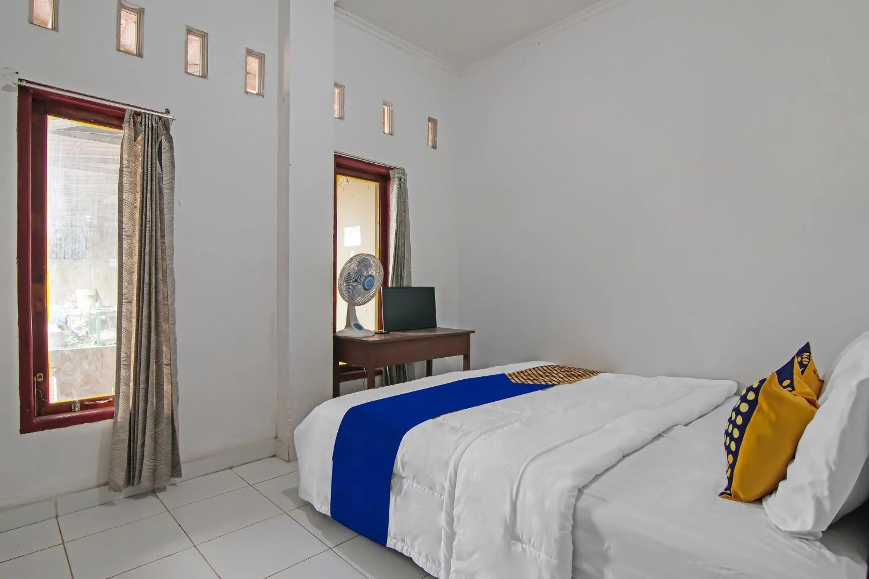 Bedroom in SPOT ON 92498 Fanni Homestay