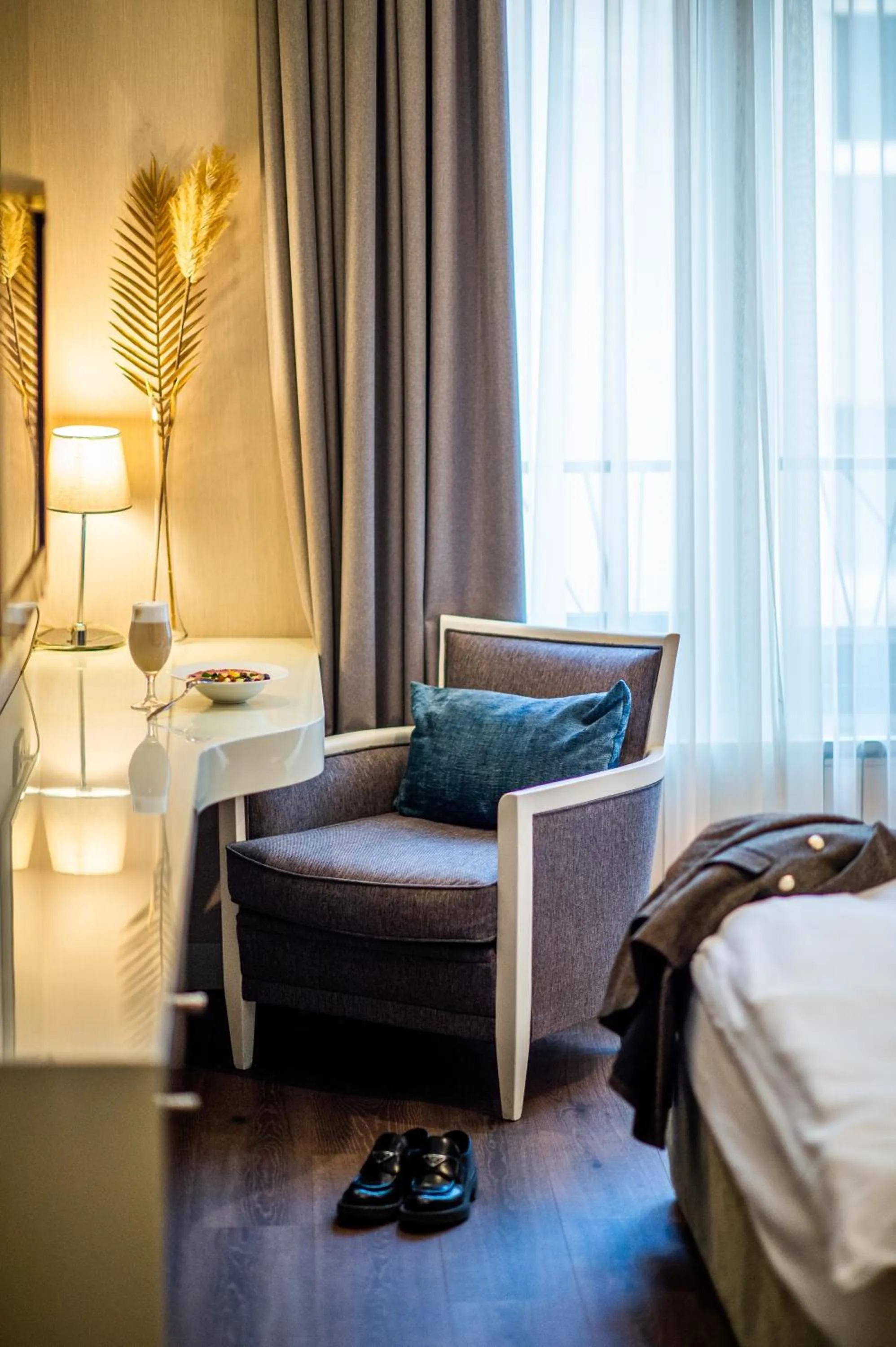 Seating area, Bed in CRYSTAL Hotel Belgrade