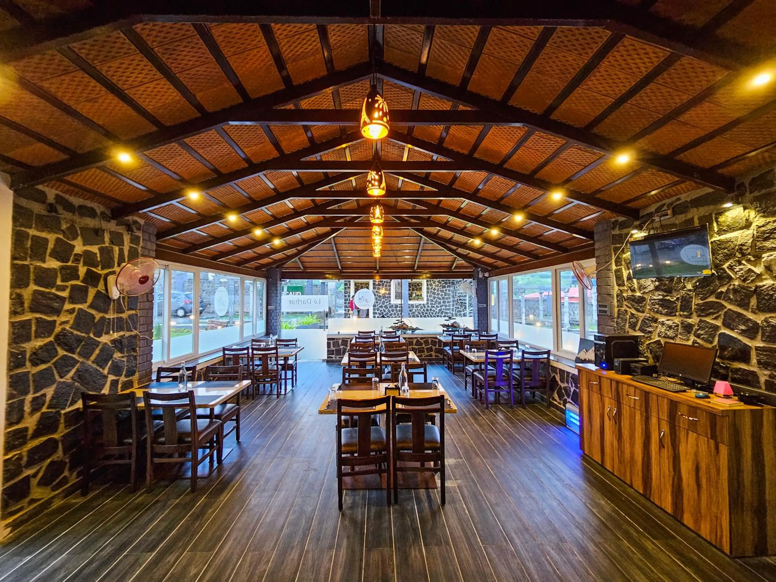 Restaurant/places to eat in Le Yercaud