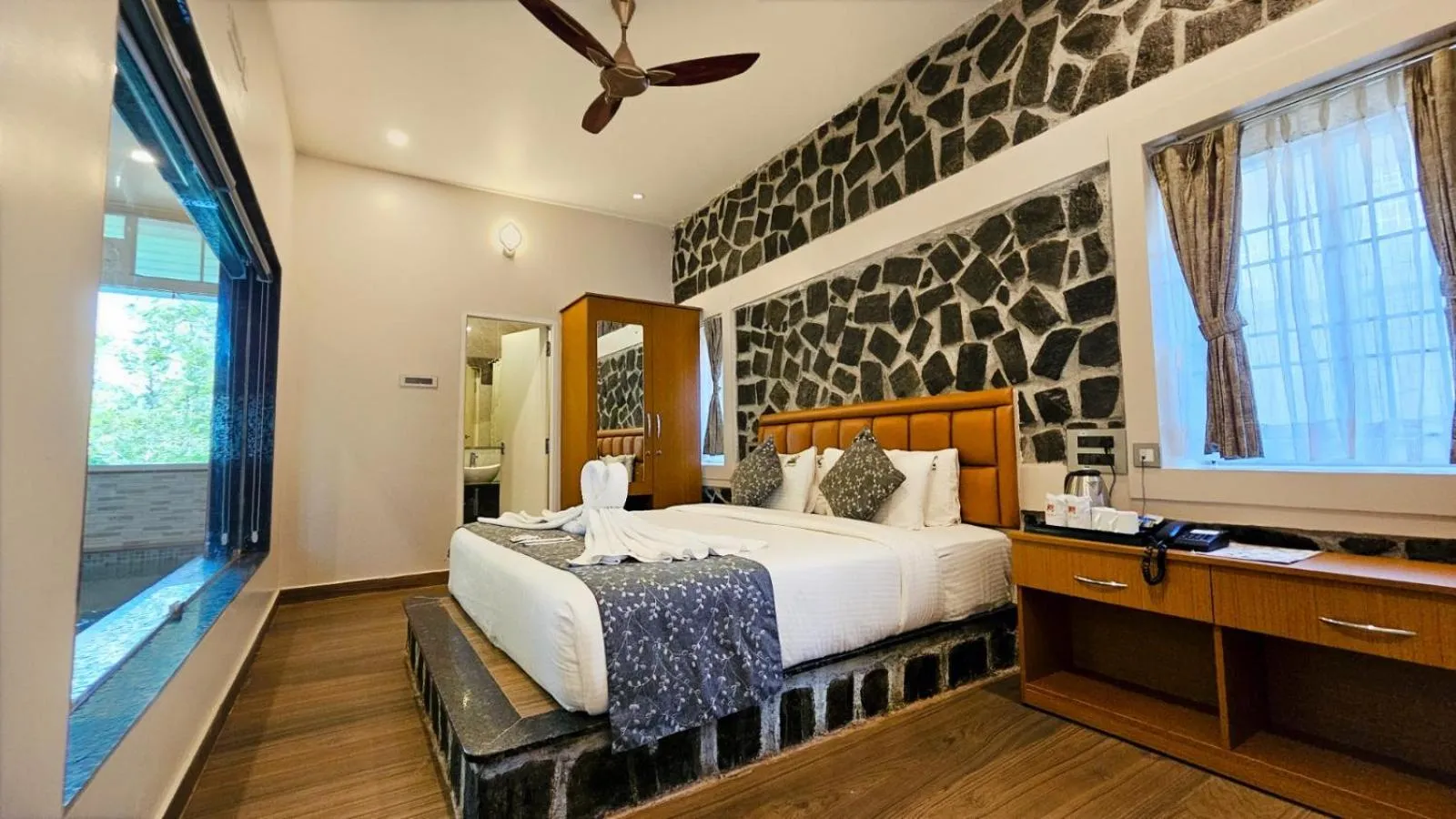 Photo of the whole room in Le Yercaud