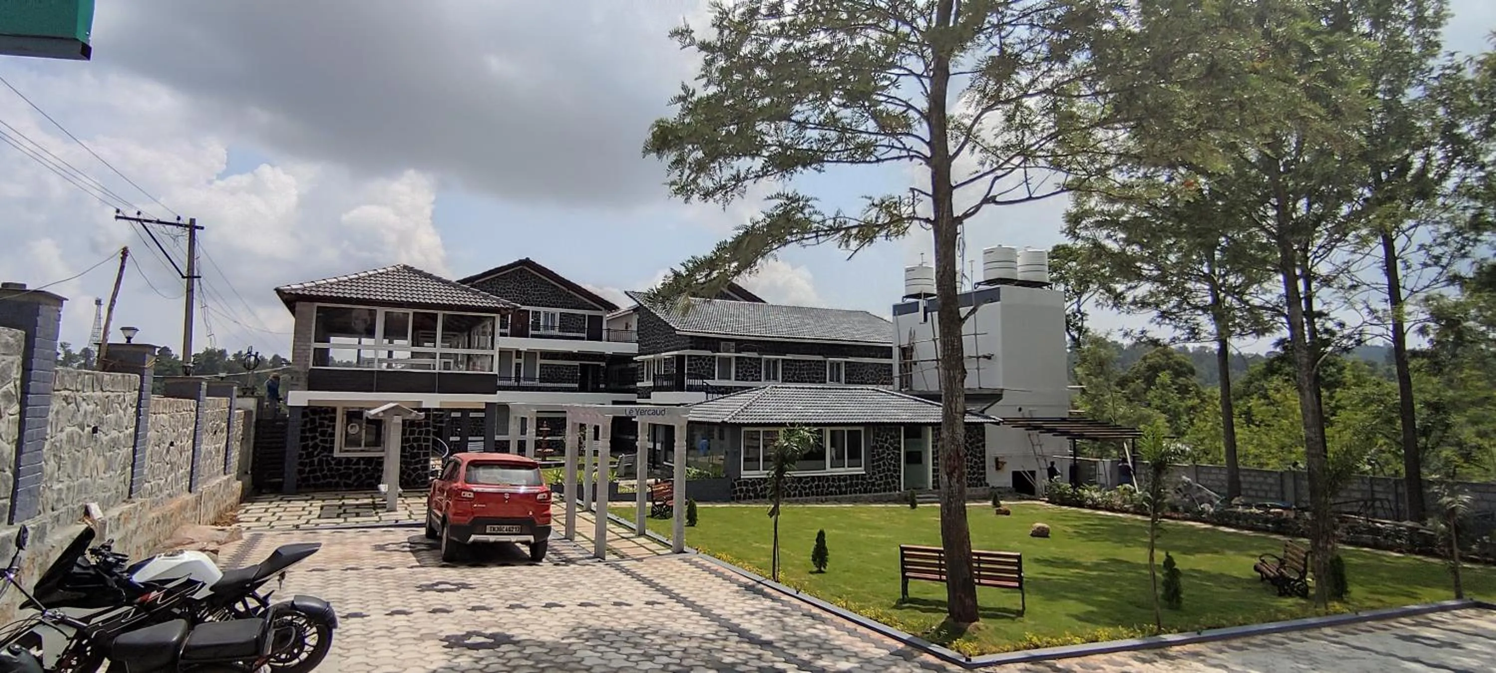 Garden view in Le Yercaud