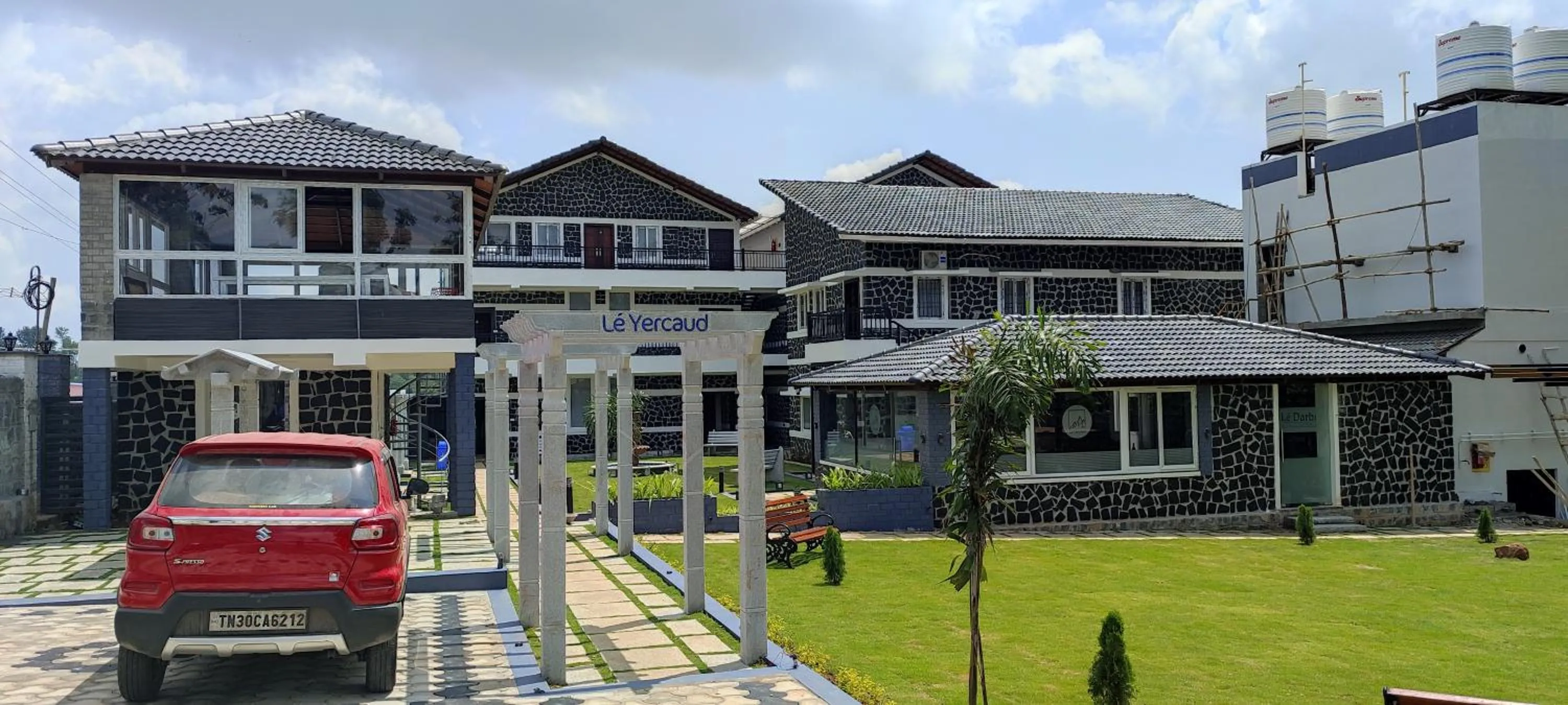 Property building in Le Yercaud