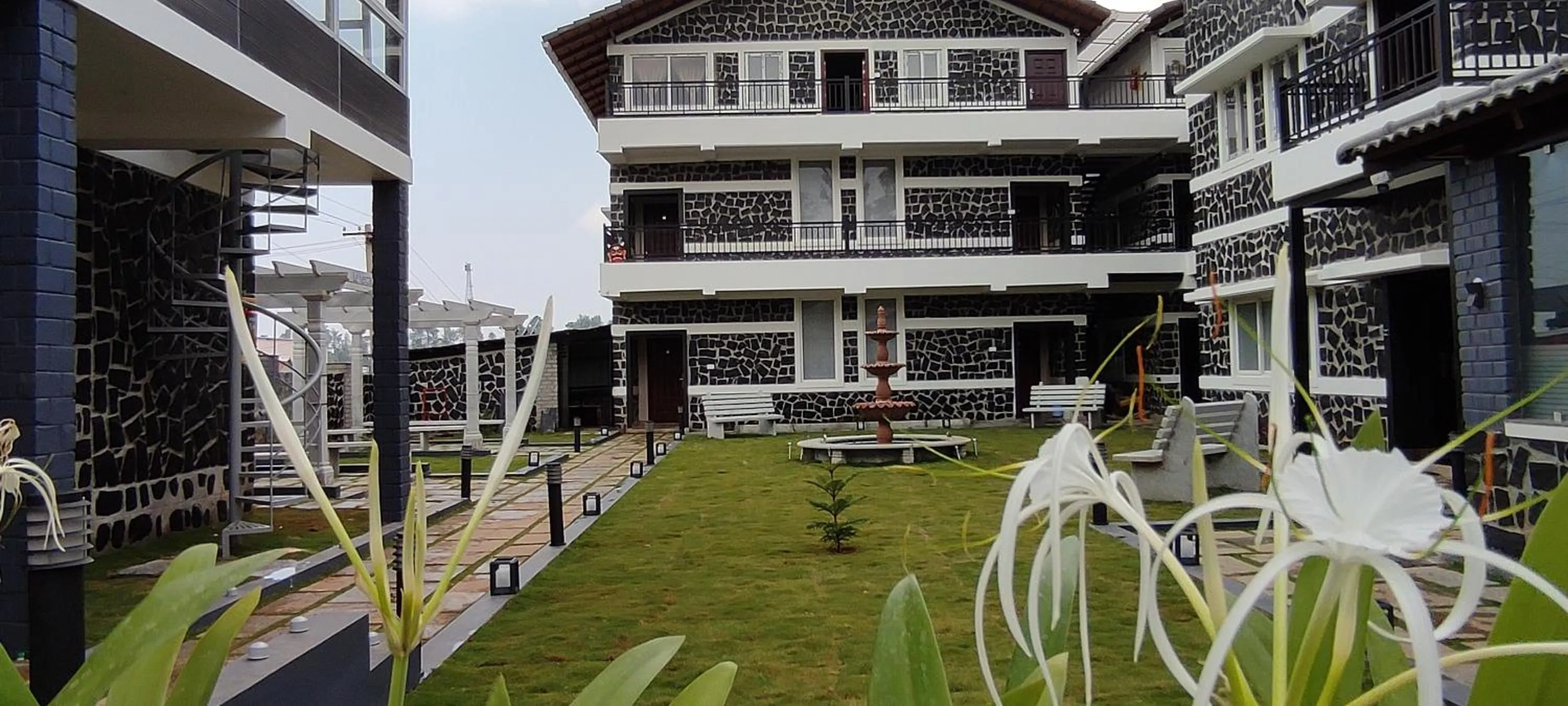 Property building in Le Yercaud