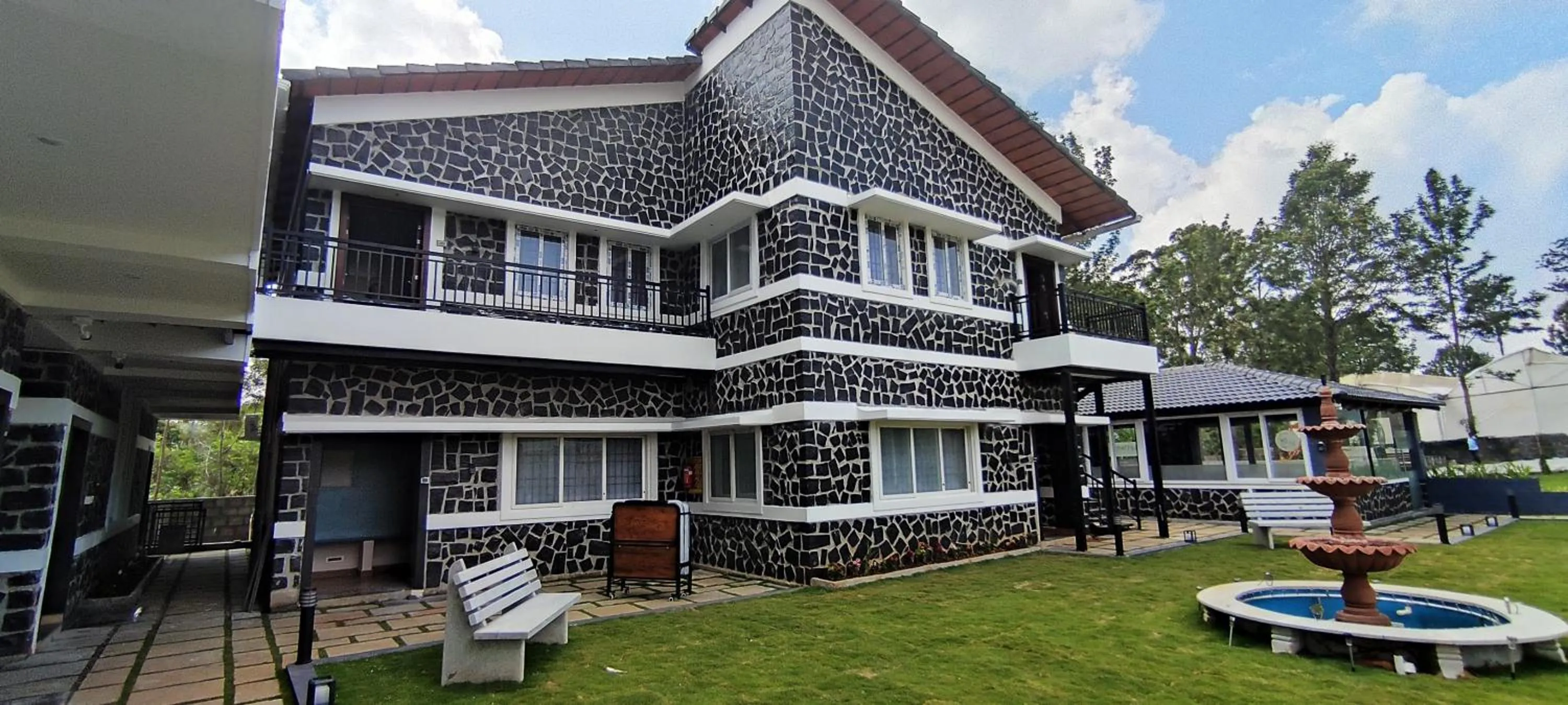 Property building in Le Yercaud