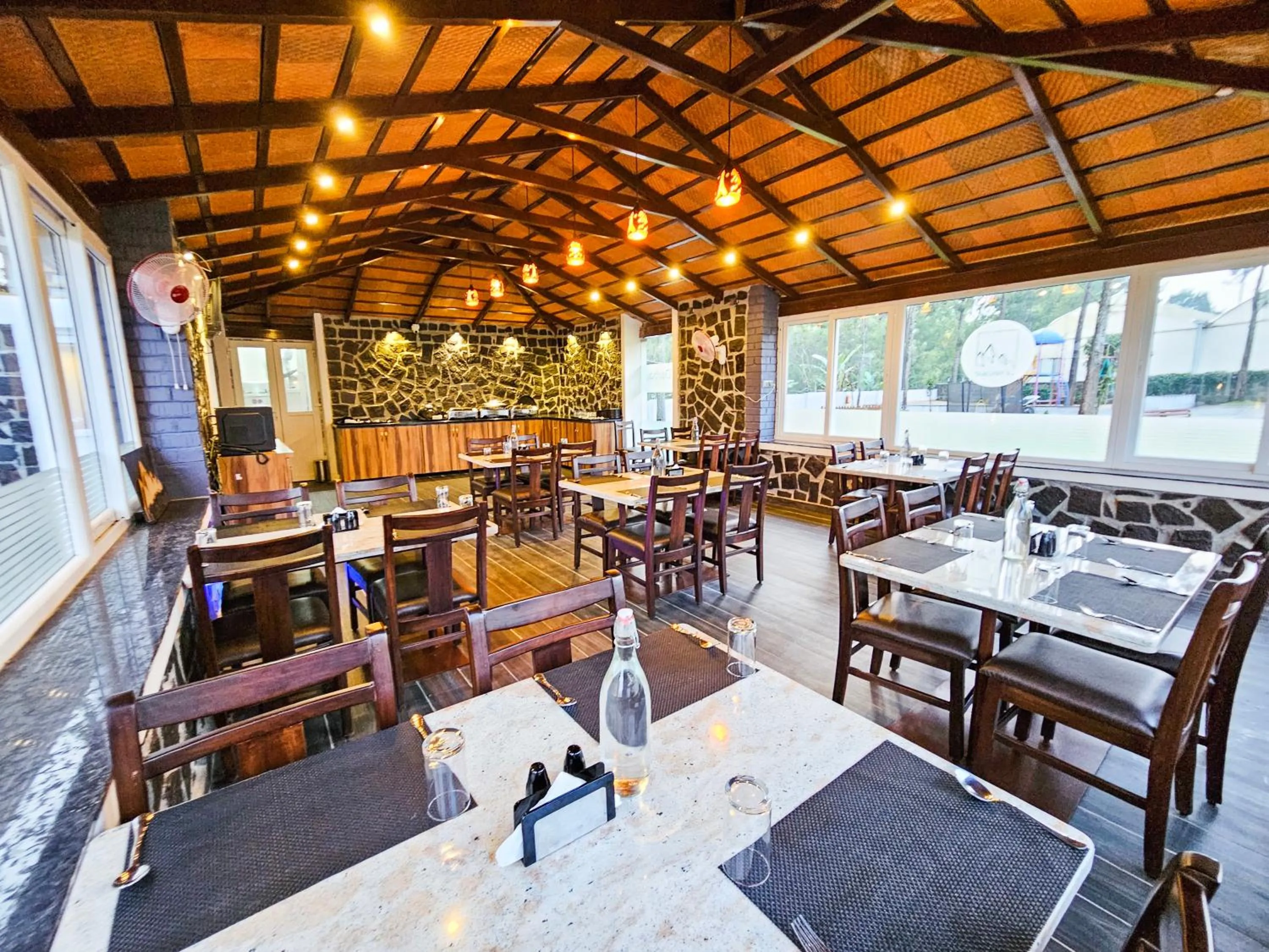 Restaurant/places to eat in Le Yercaud