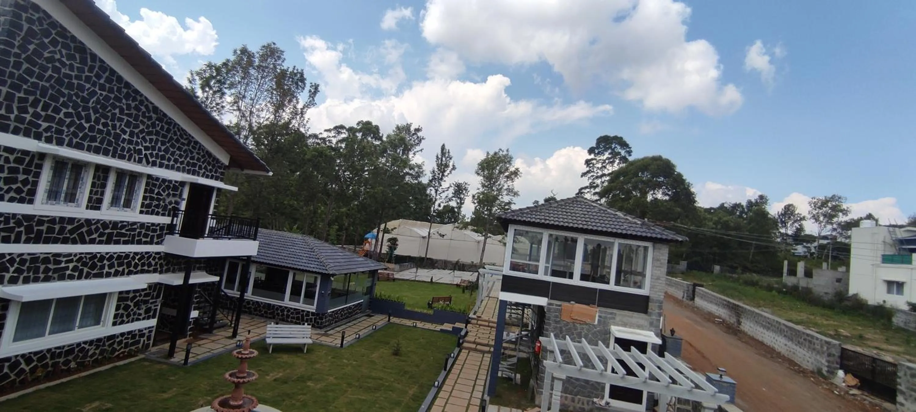 Property building in Le Yercaud