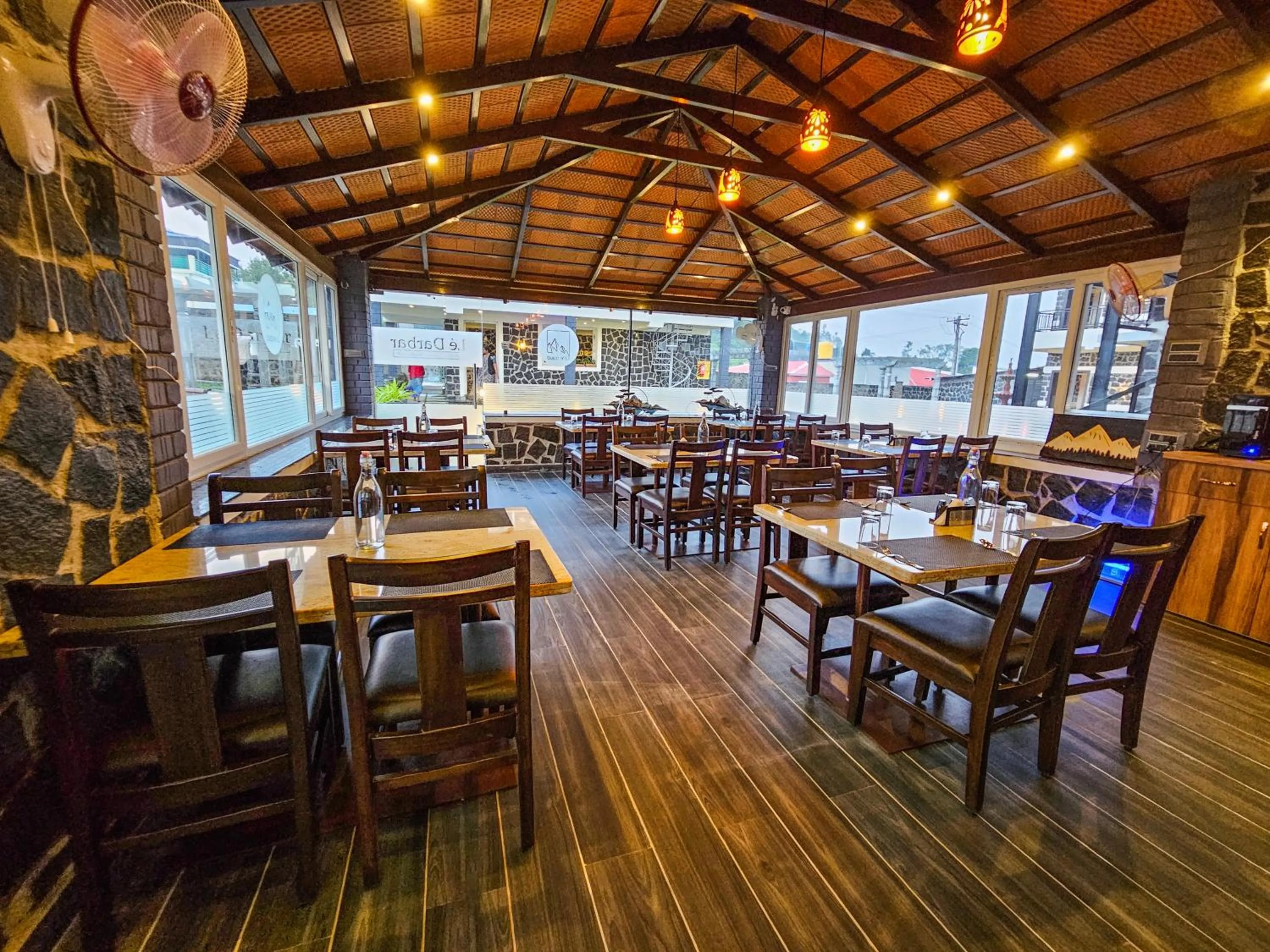 Restaurant/places to eat in Le Yercaud