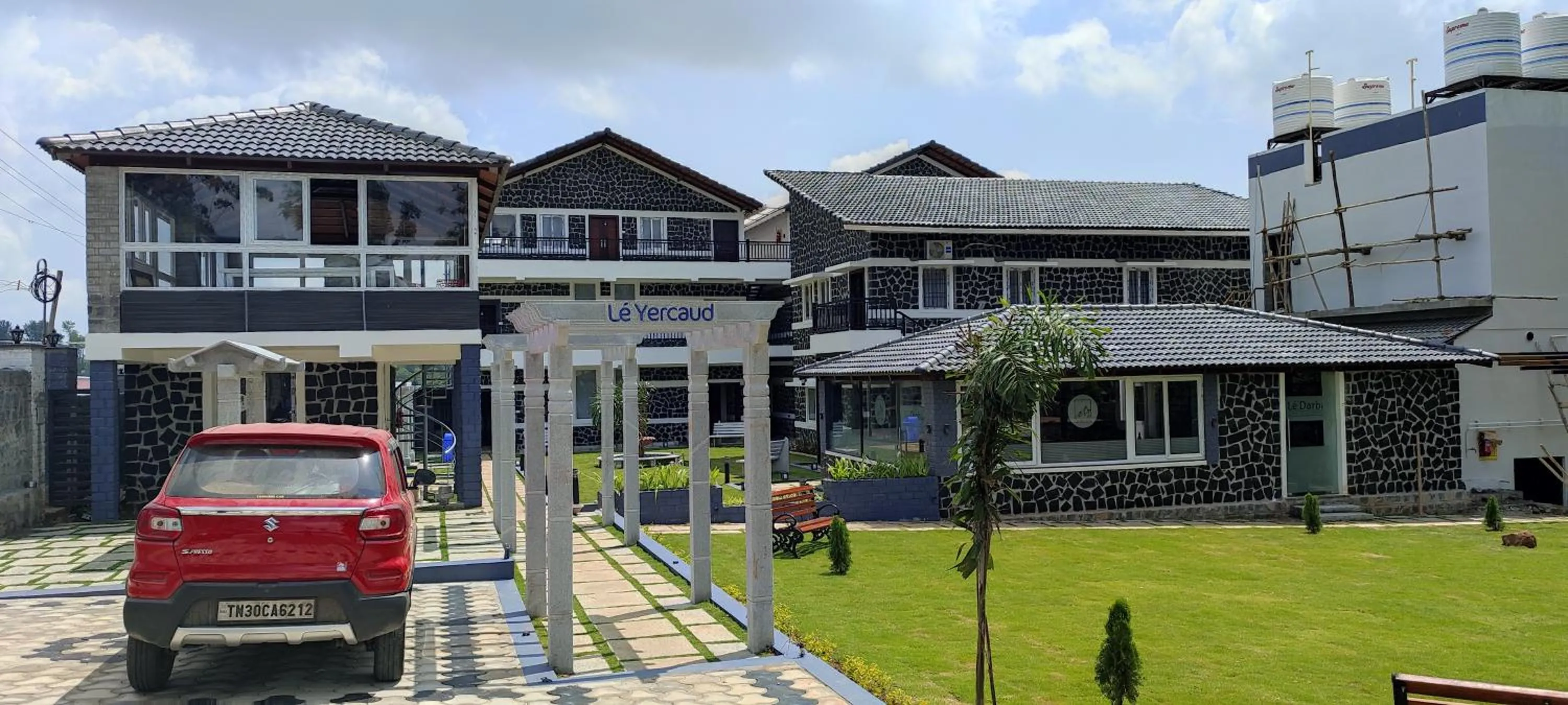 Property building in Le Yercaud