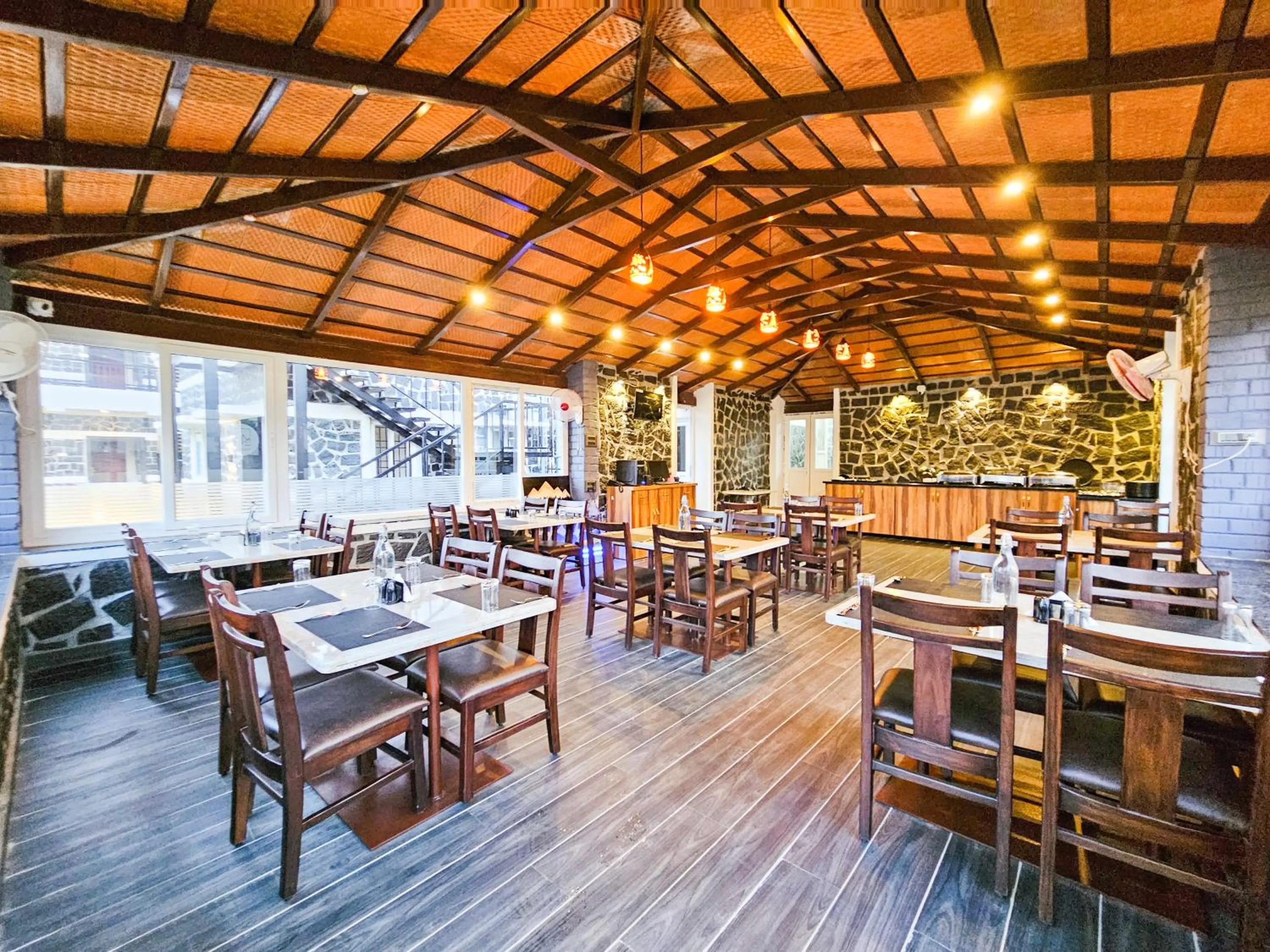 Restaurant/places to eat in Le Yercaud