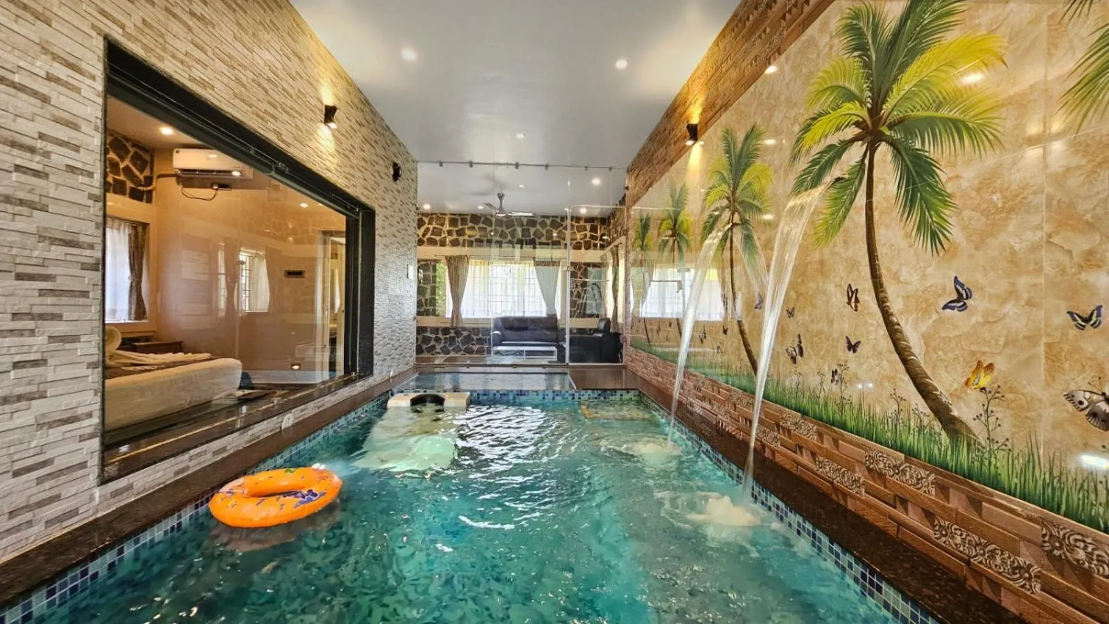 Pool view in Le Yercaud