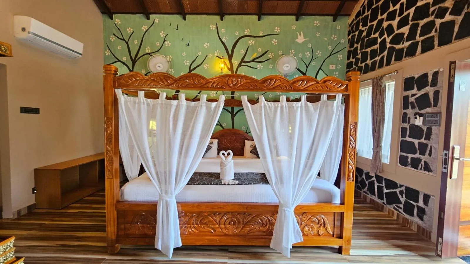 Photo of the whole room in Le Yercaud