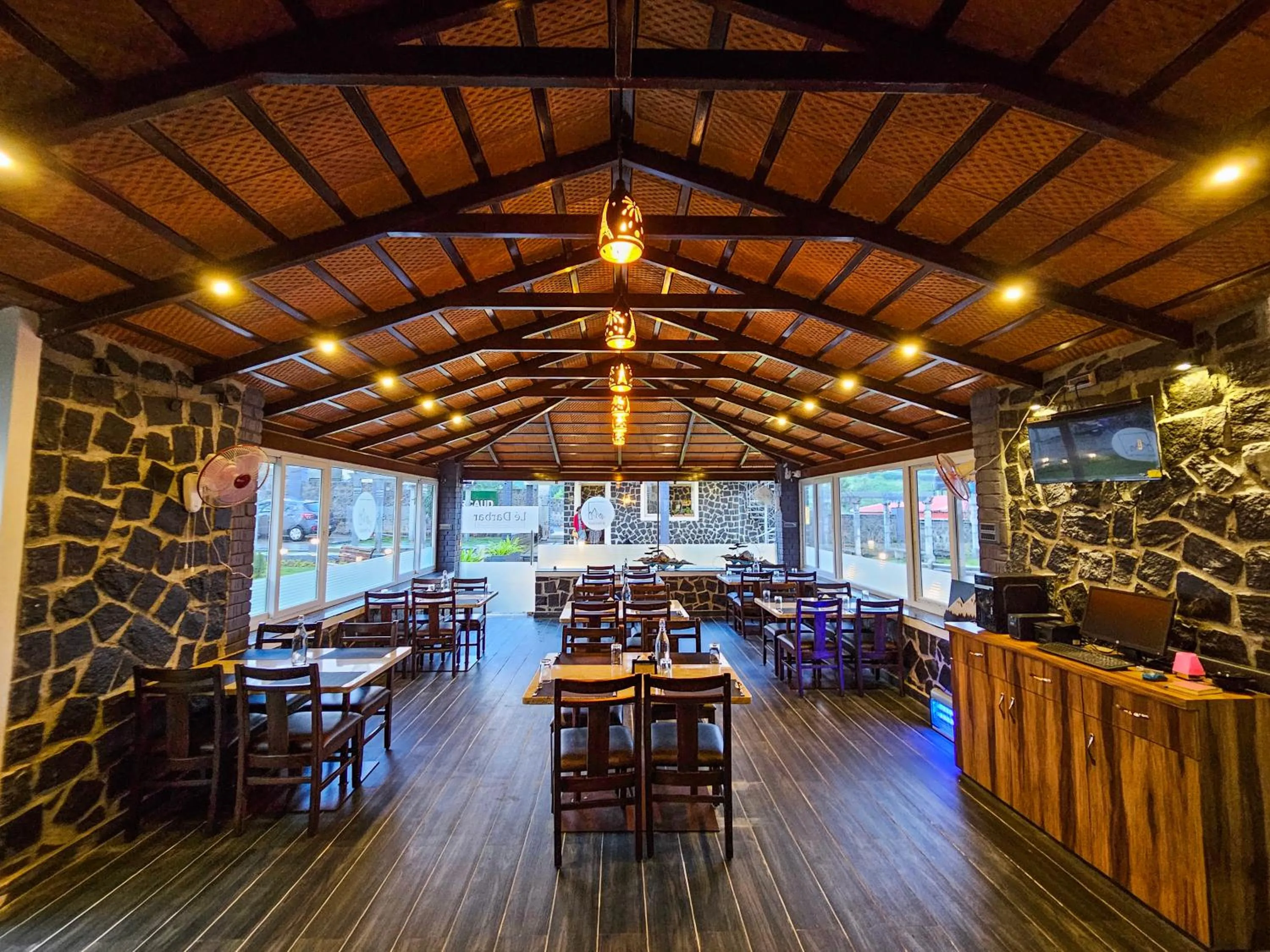 Restaurant/places to eat in Le Yercaud