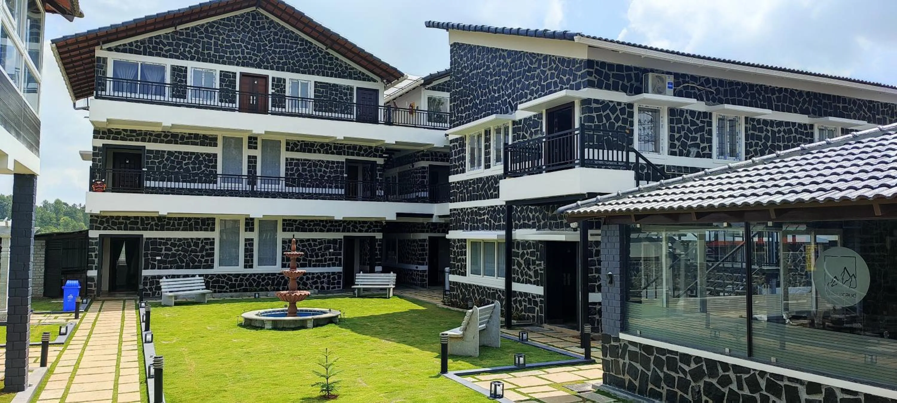 Property building in Le Yercaud