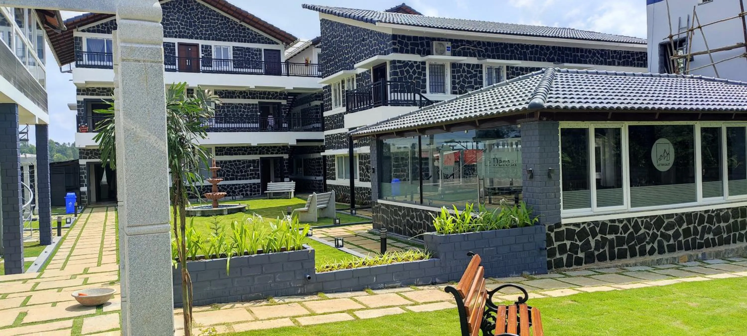 Property building in Le Yercaud