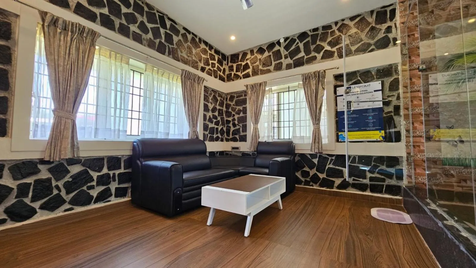 Seating area in Le Yercaud