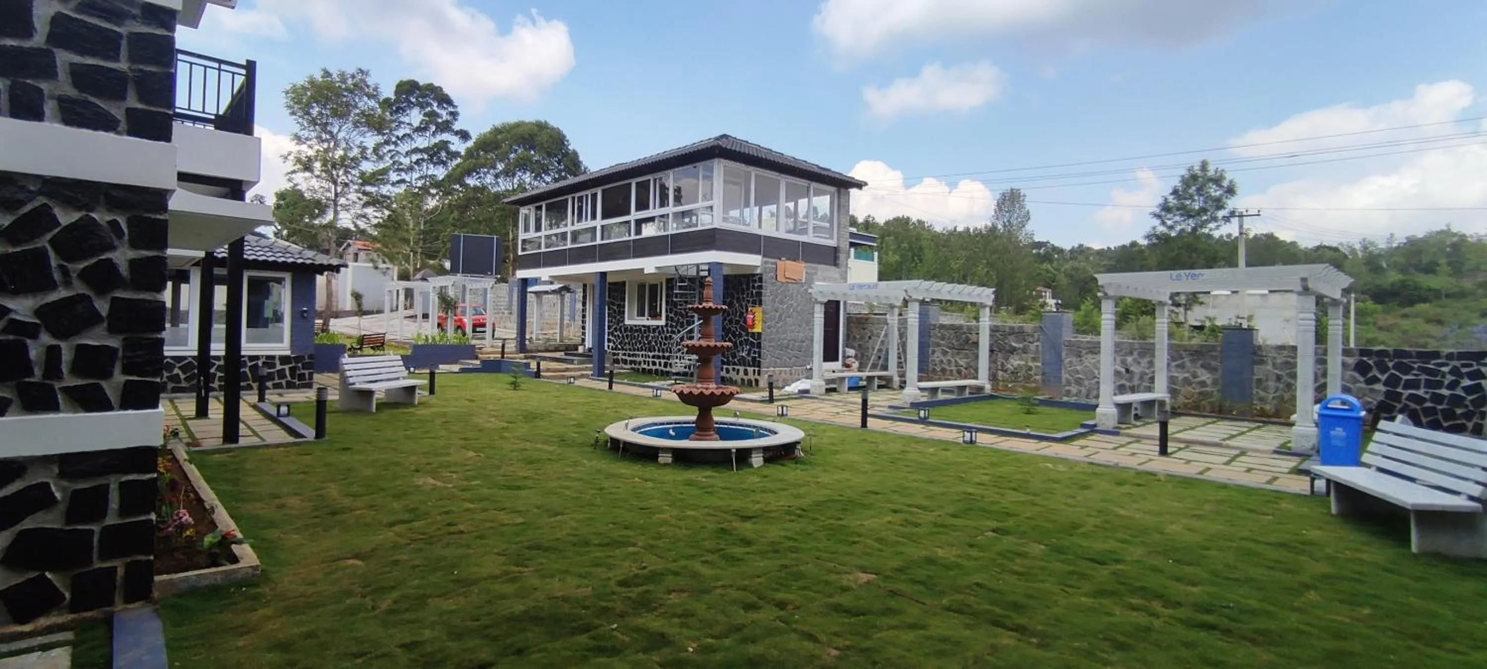 Property building in Le Yercaud