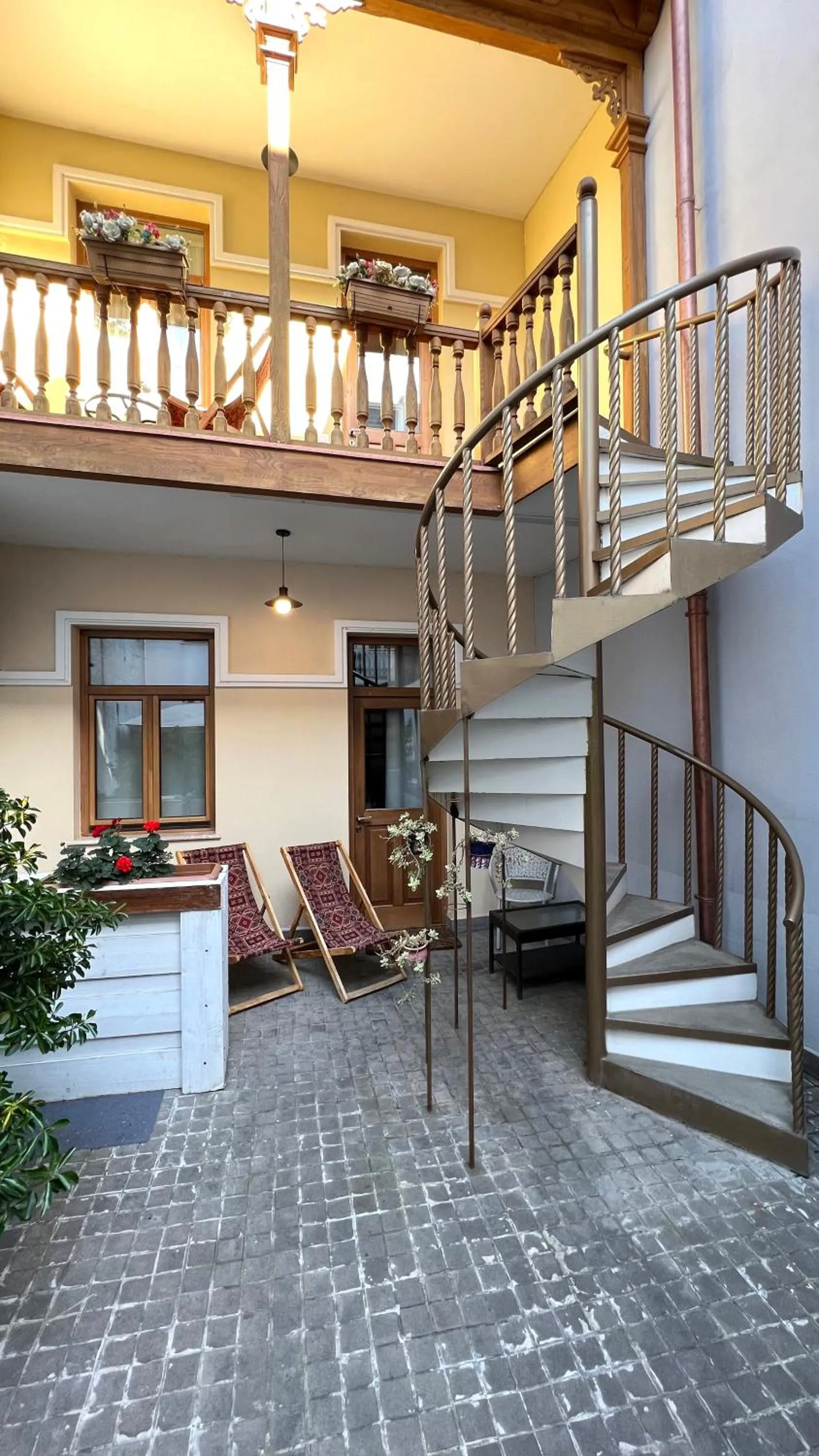 Inner courtyard view in Marmenio Hotel