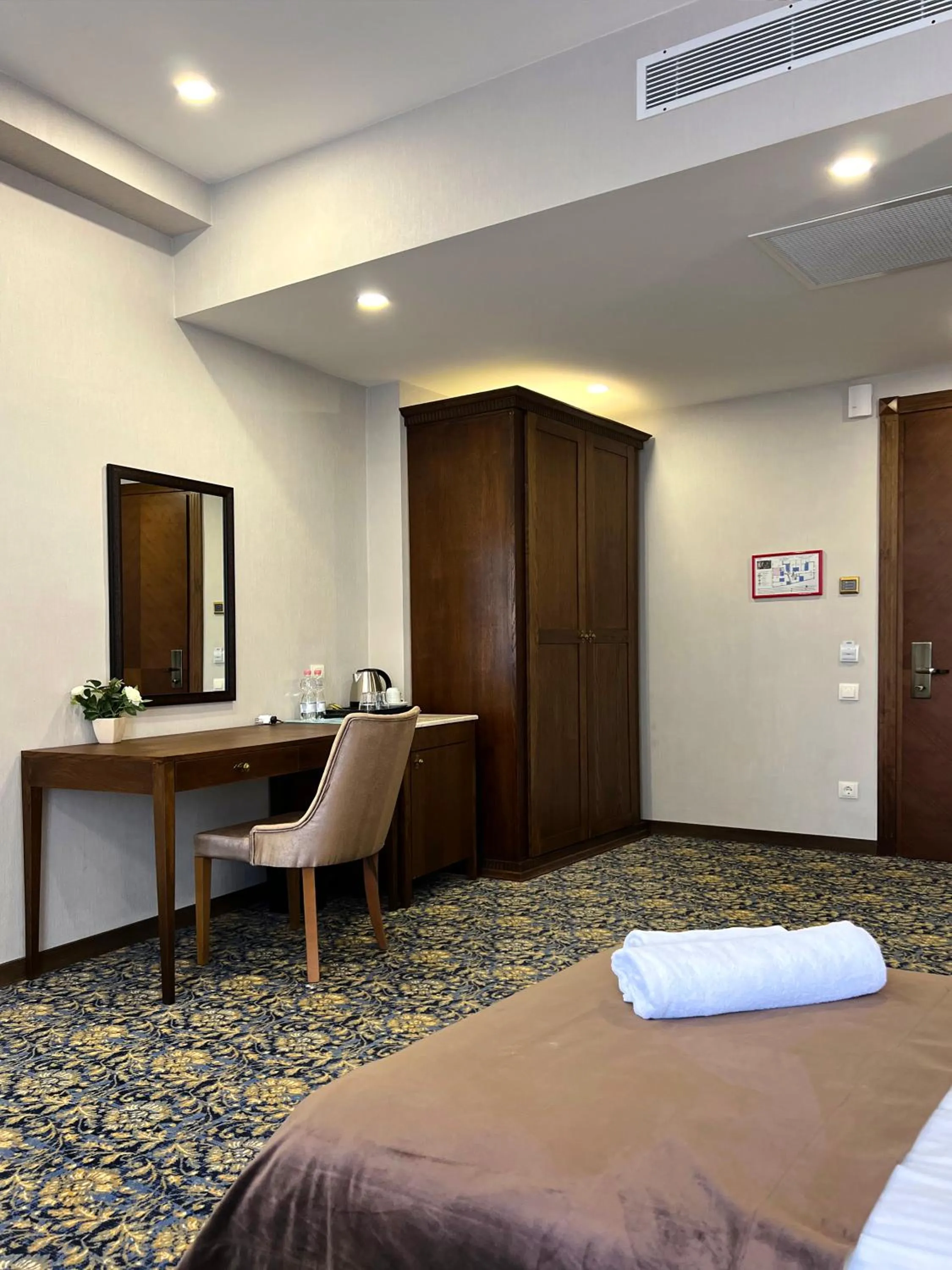 Photo of the whole room, Bed in Marmenio Hotel