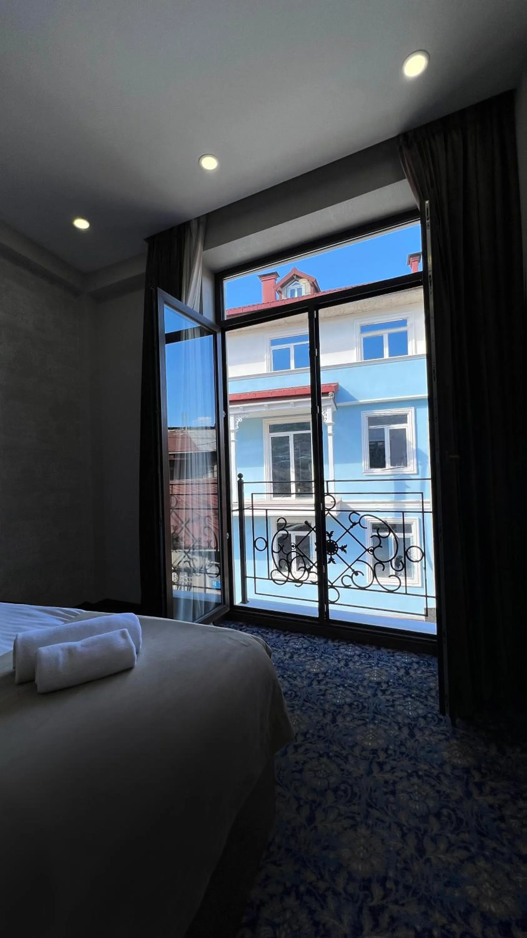 Balcony/Terrace, Bed in Marmenio Hotel