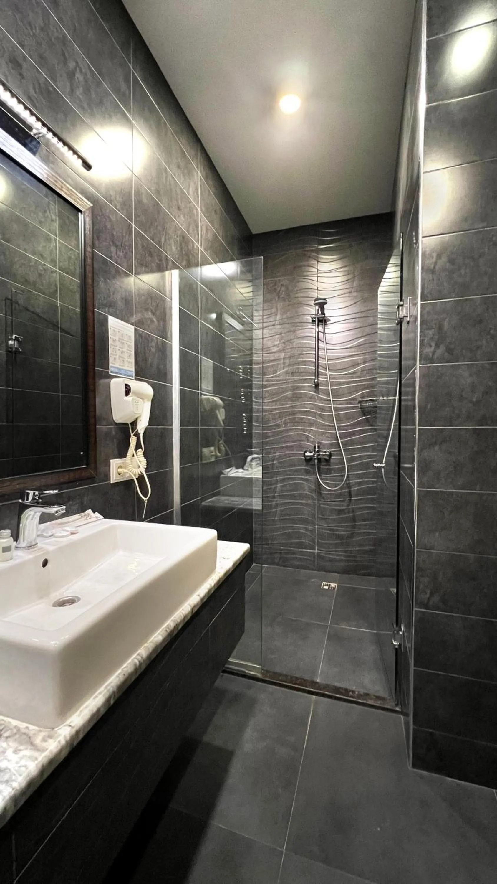 Shower, Bathroom in Marmenio Hotel