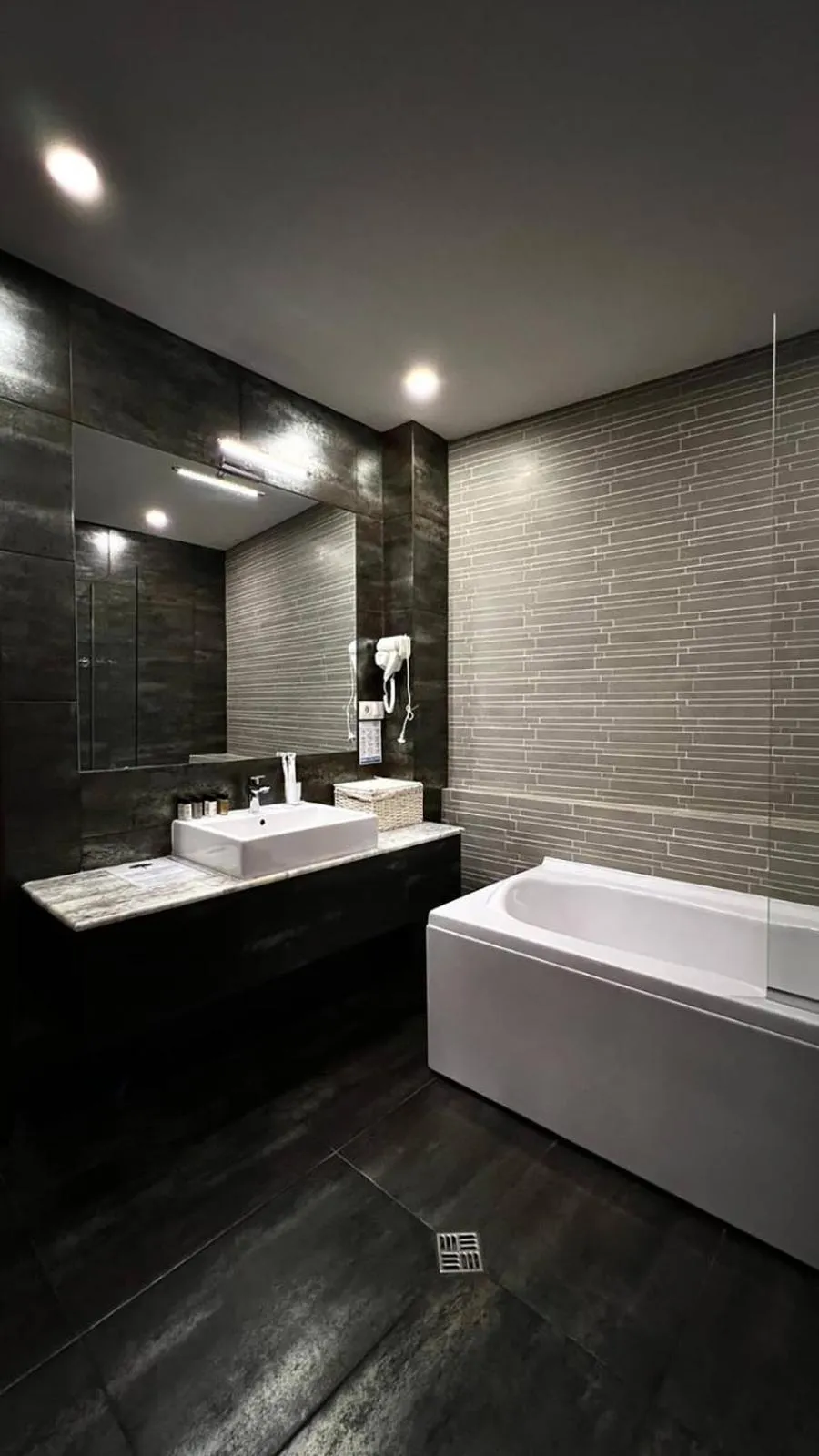 Bath, Bathroom in Marmenio Hotel