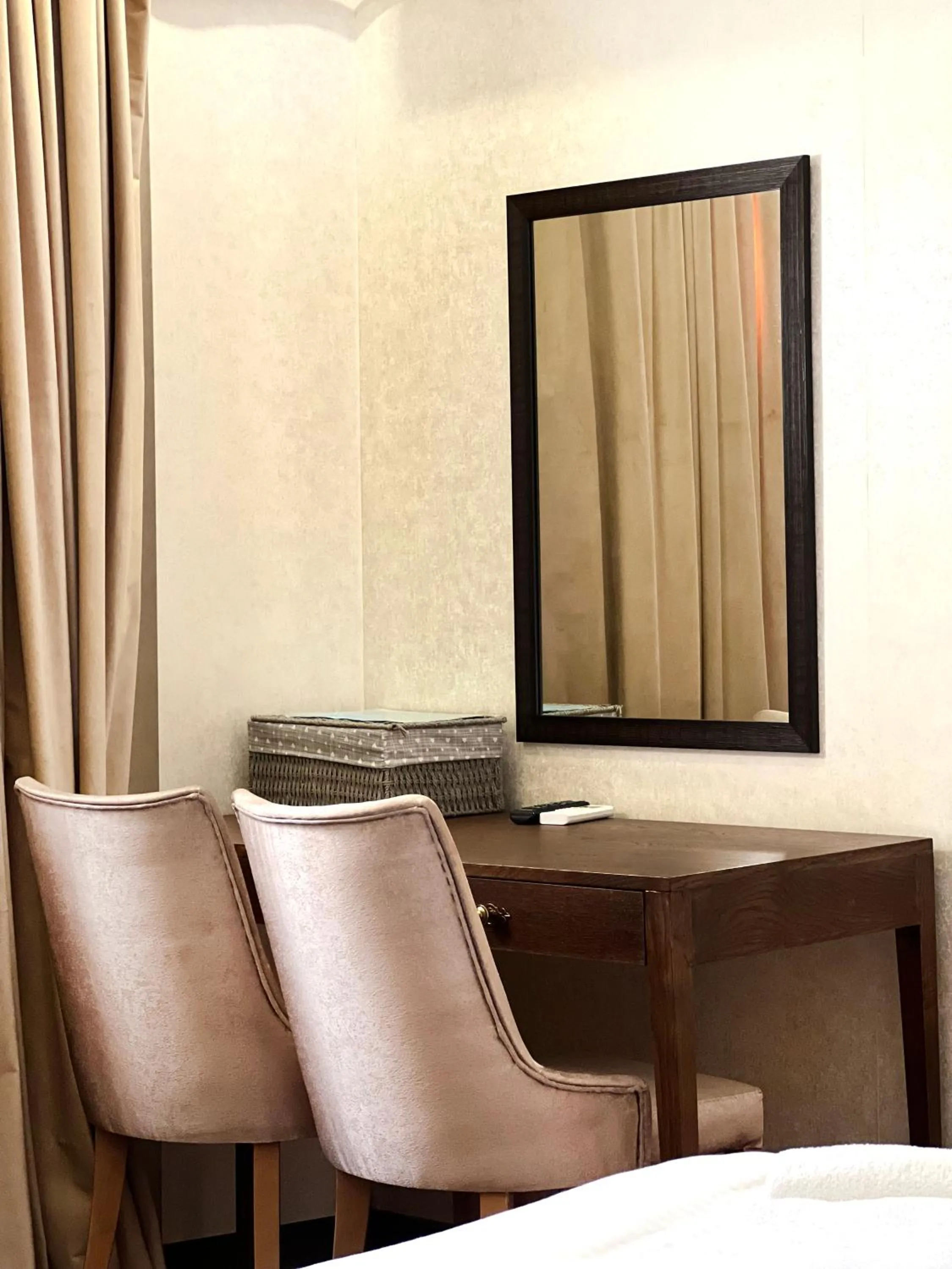 hair dresser, Seating Area in Marmenio Hotel