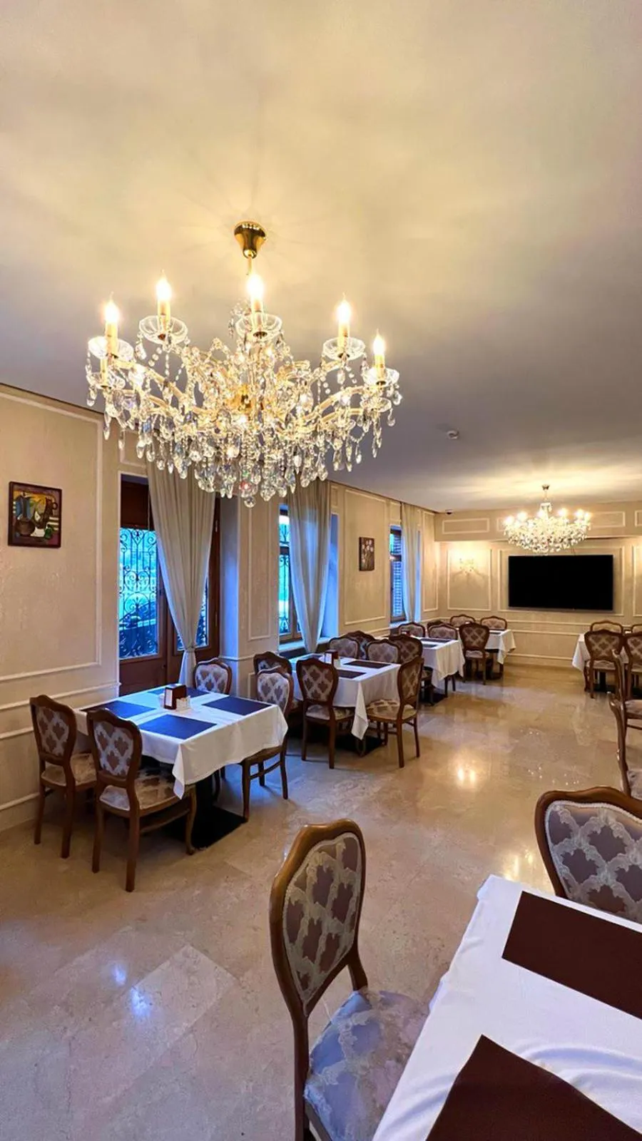 Restaurant/Places to Eat in Marmenio Hotel