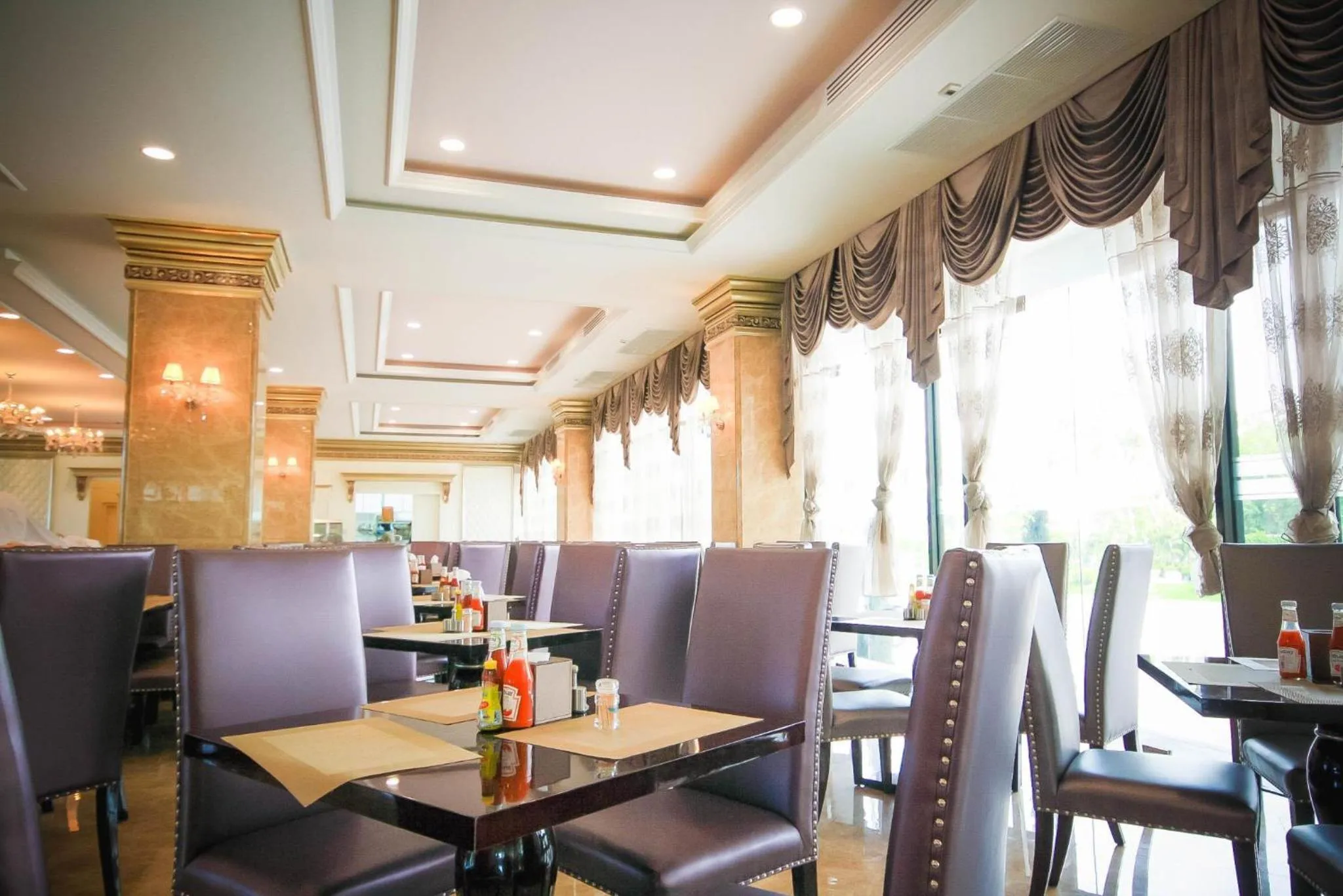 Restaurant/places to eat in Crystal Ville